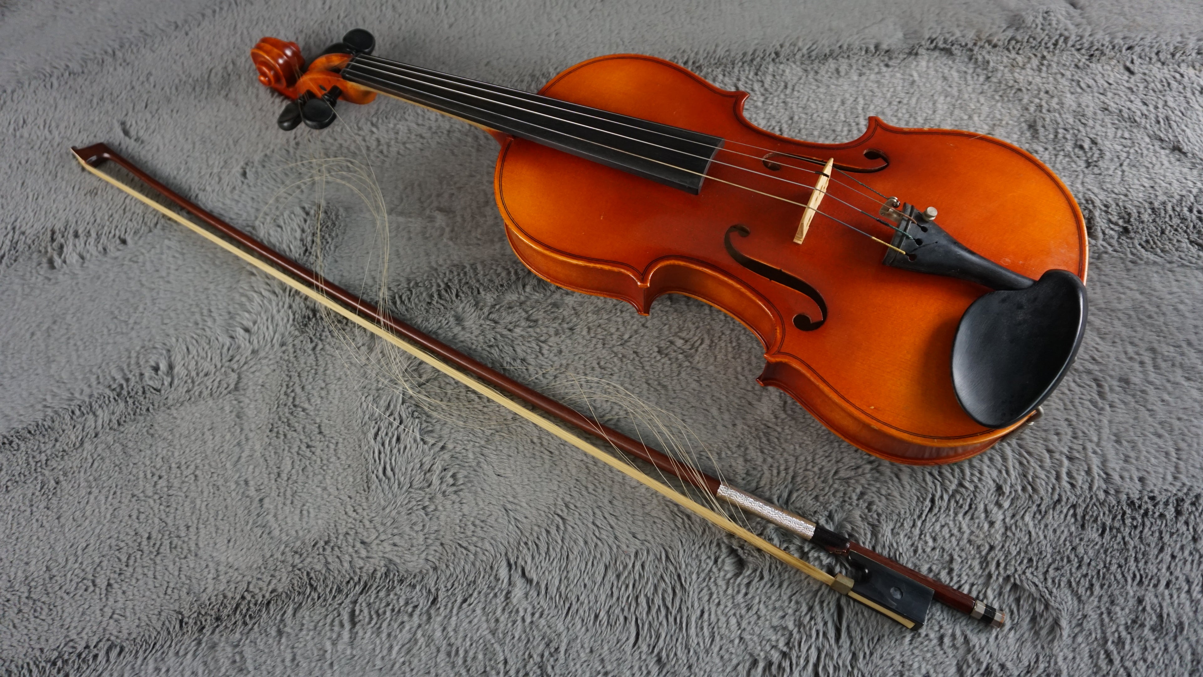 Suzuki No. 280 3/4 Violin Outfit w/ Bow & Hard Case