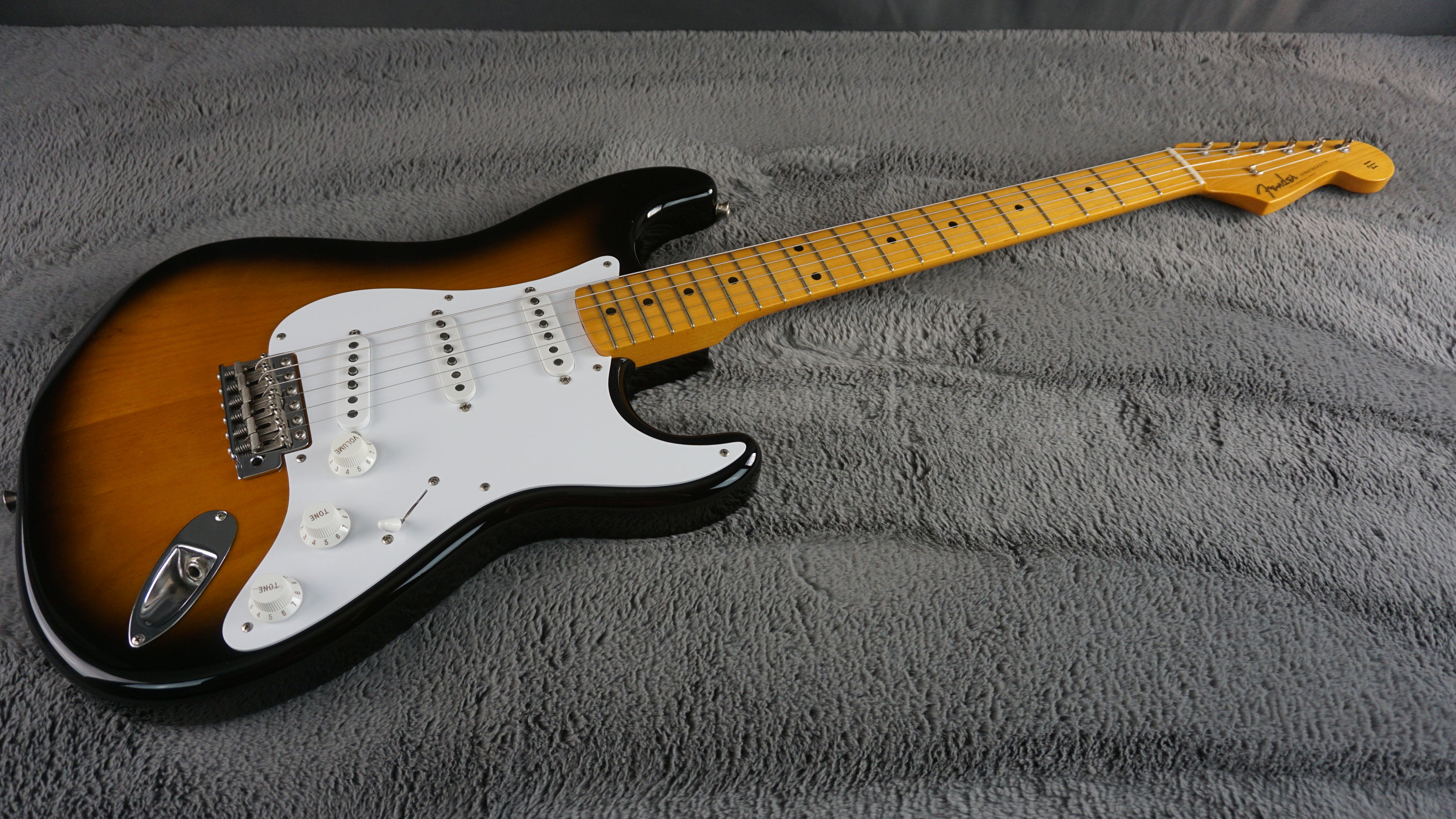 Fender Japan ST57-70TX 2004 Stratocaster 2-Tone Sunburst w/ Texas Special Pickups
