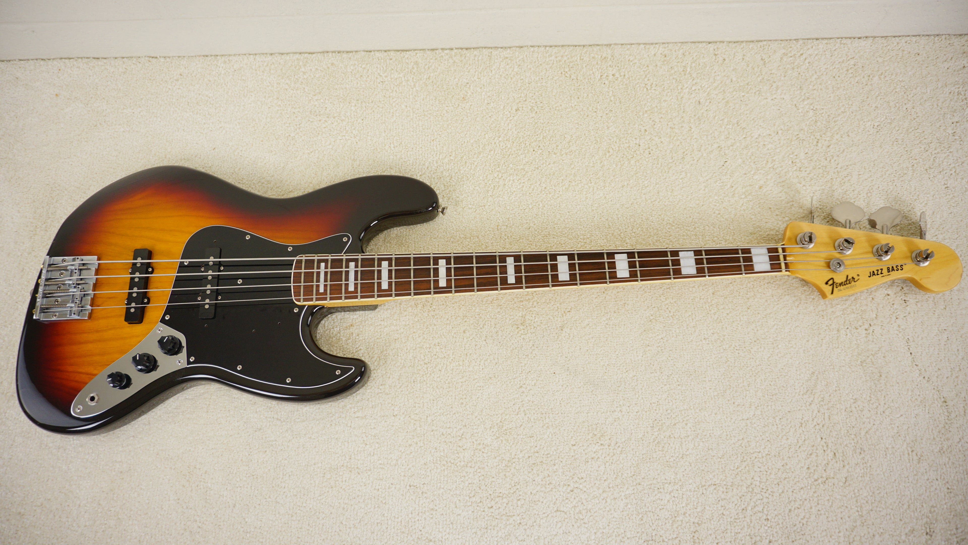 Fender Japan JB-75 Jazz Bass w/ Badass II Bridge – 3-Tone Sunburst 02-04