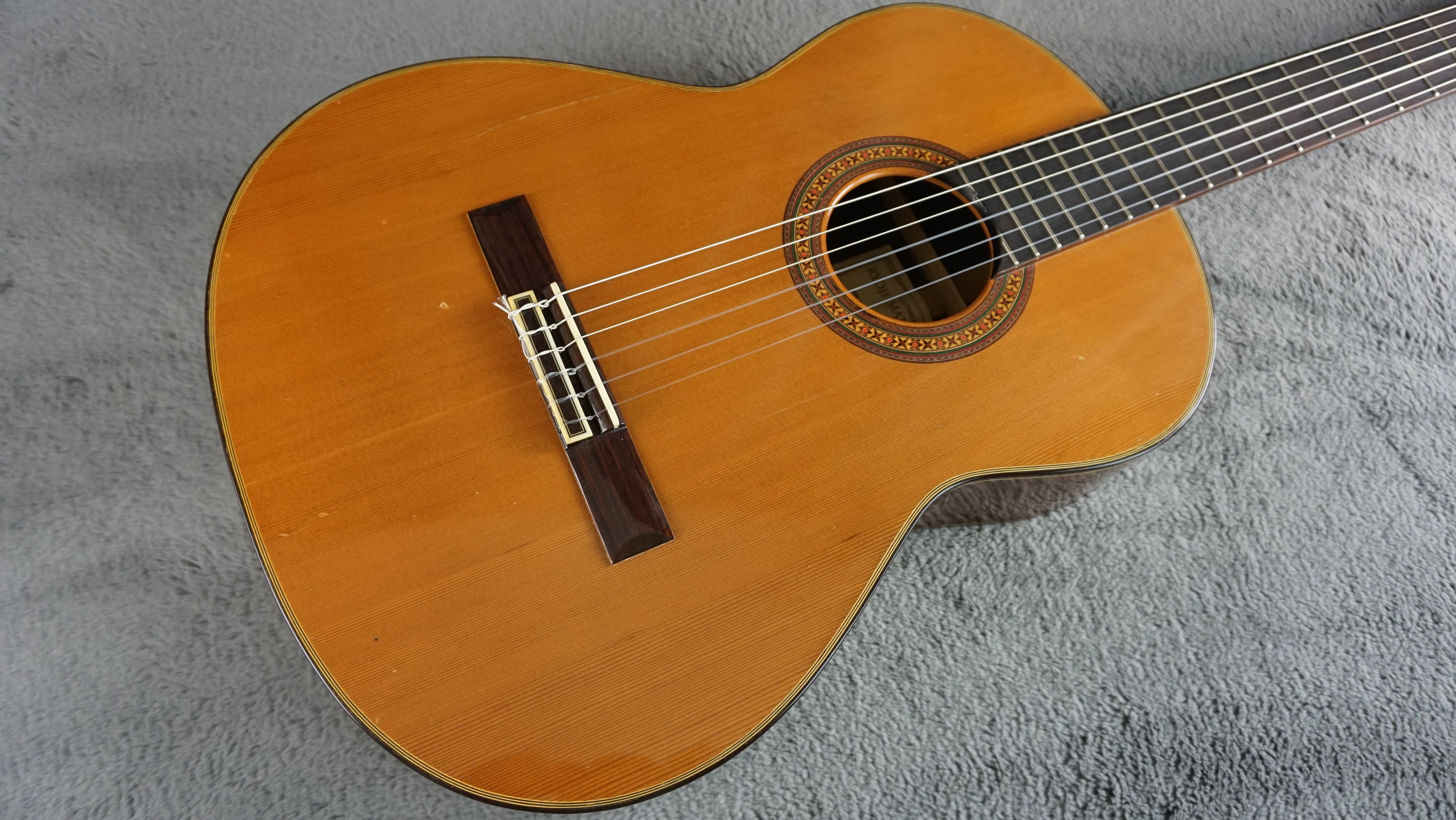 Ryoji Matsuoka M65 Japan Classical Guitar w/ Chipboard Case