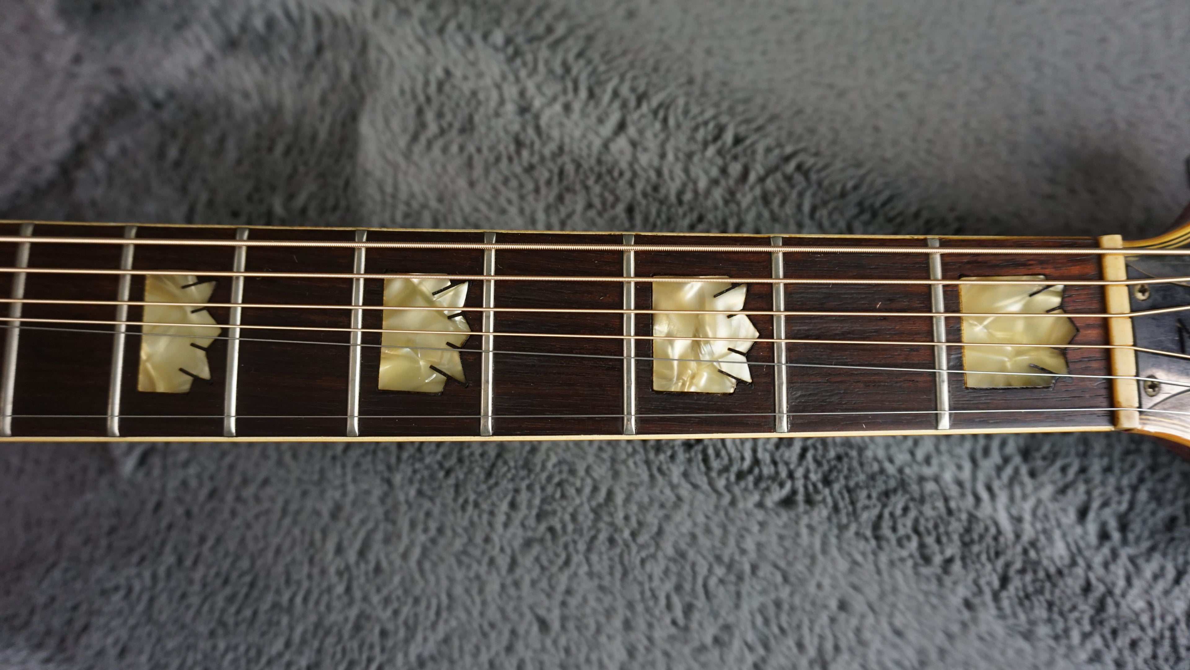 Morales M350 Jumbo Acoustic Japan Sunburst w/ Hard Case
