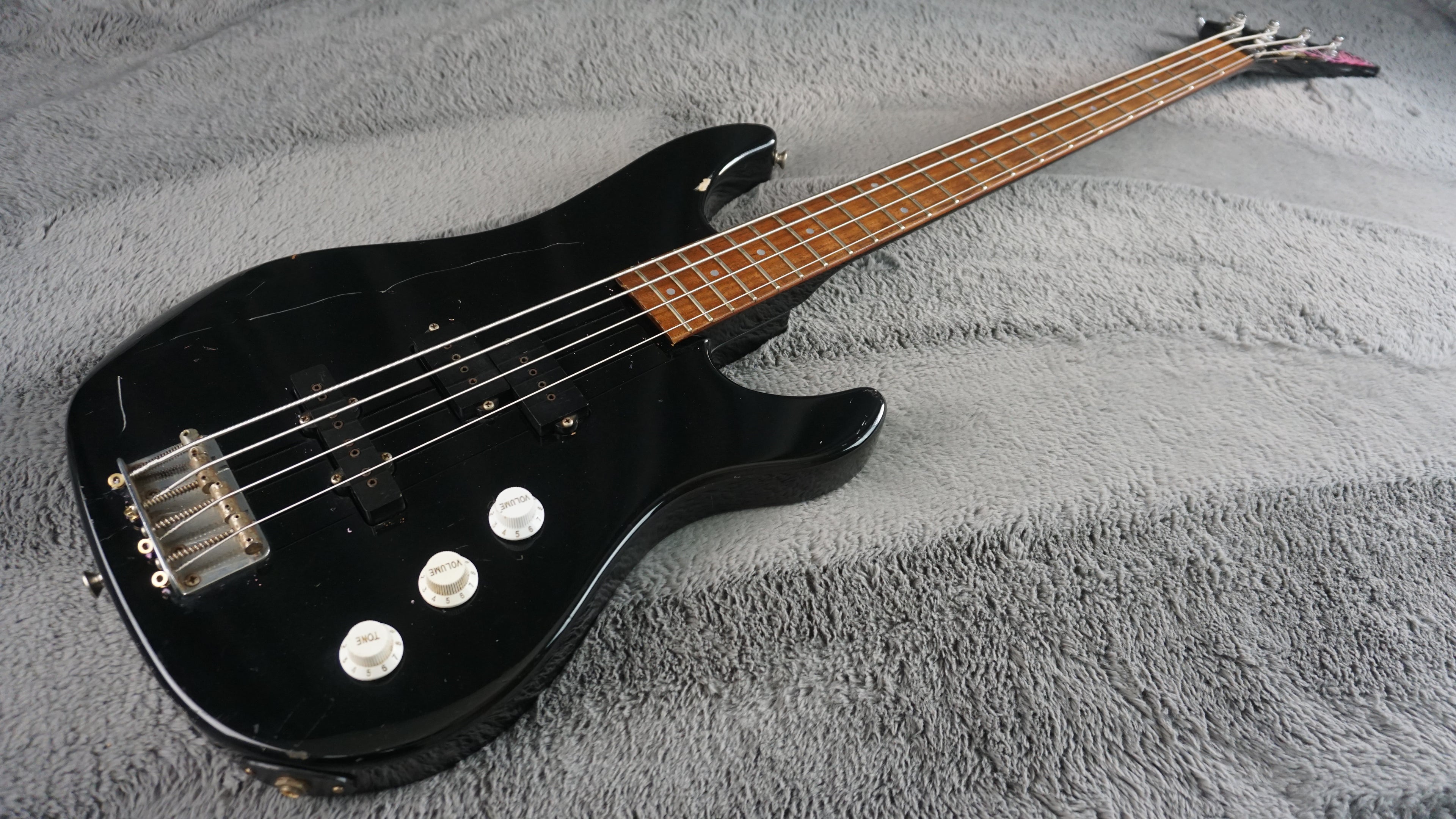 Fernandes Limited Edition - Black Japan 4-String PJ Bass