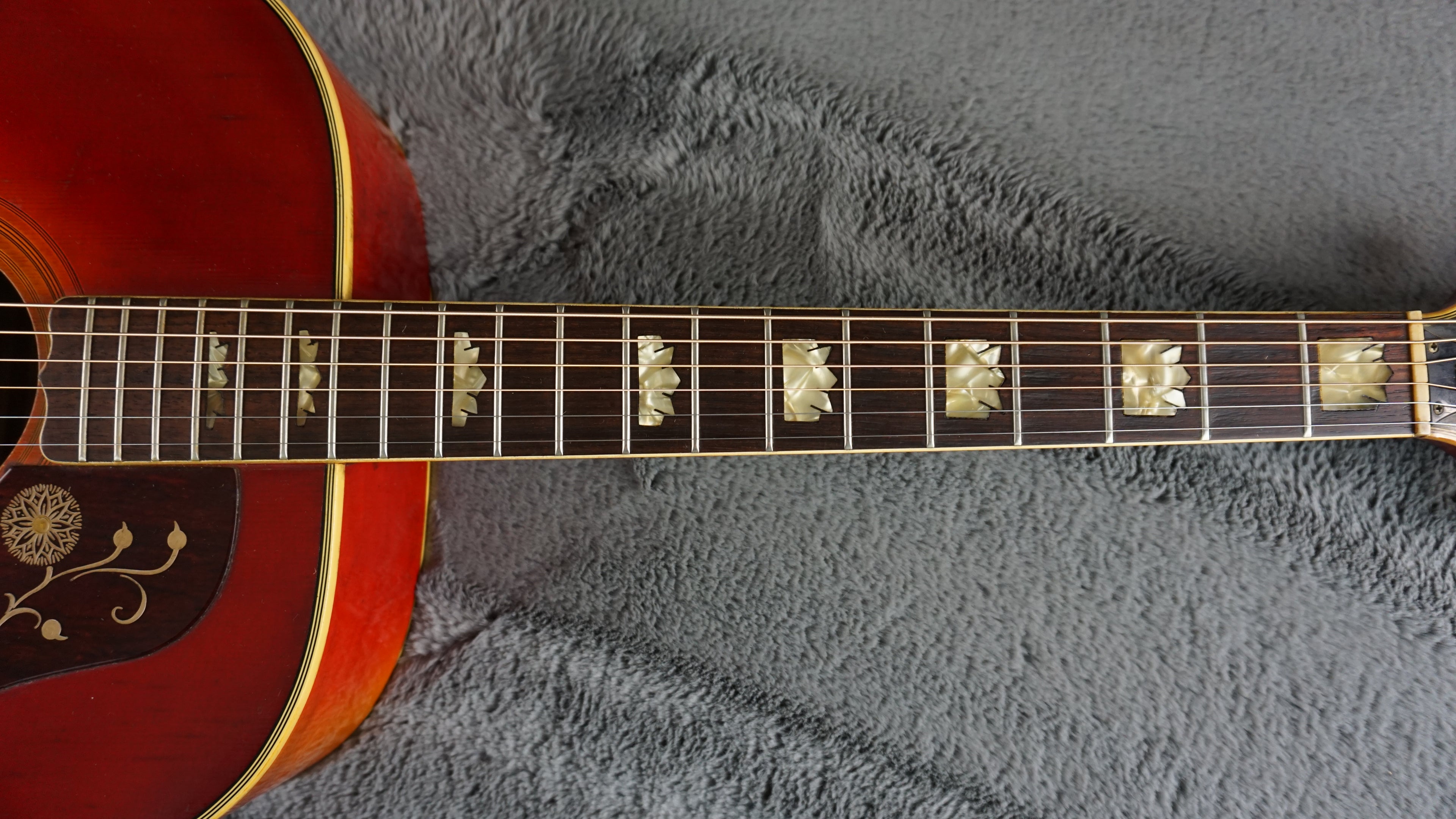 Morales M350 Jumbo Acoustic Japan Sunburst w/ Hard Case