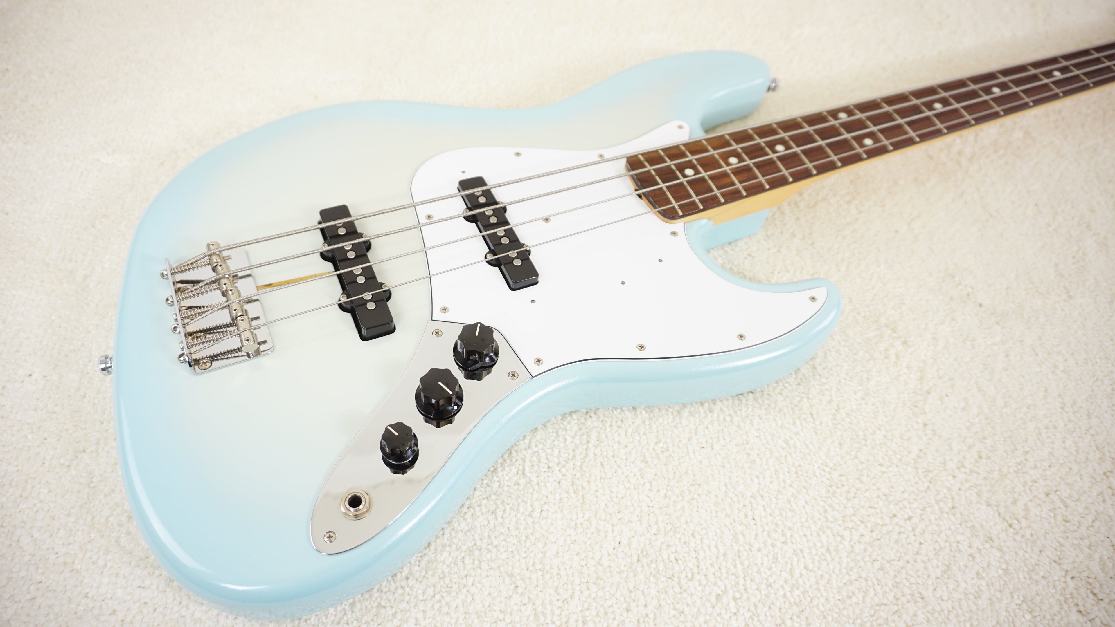 Fender Japan Traditional II ’60s Jazz Bass Stardust Blue Limited Edition