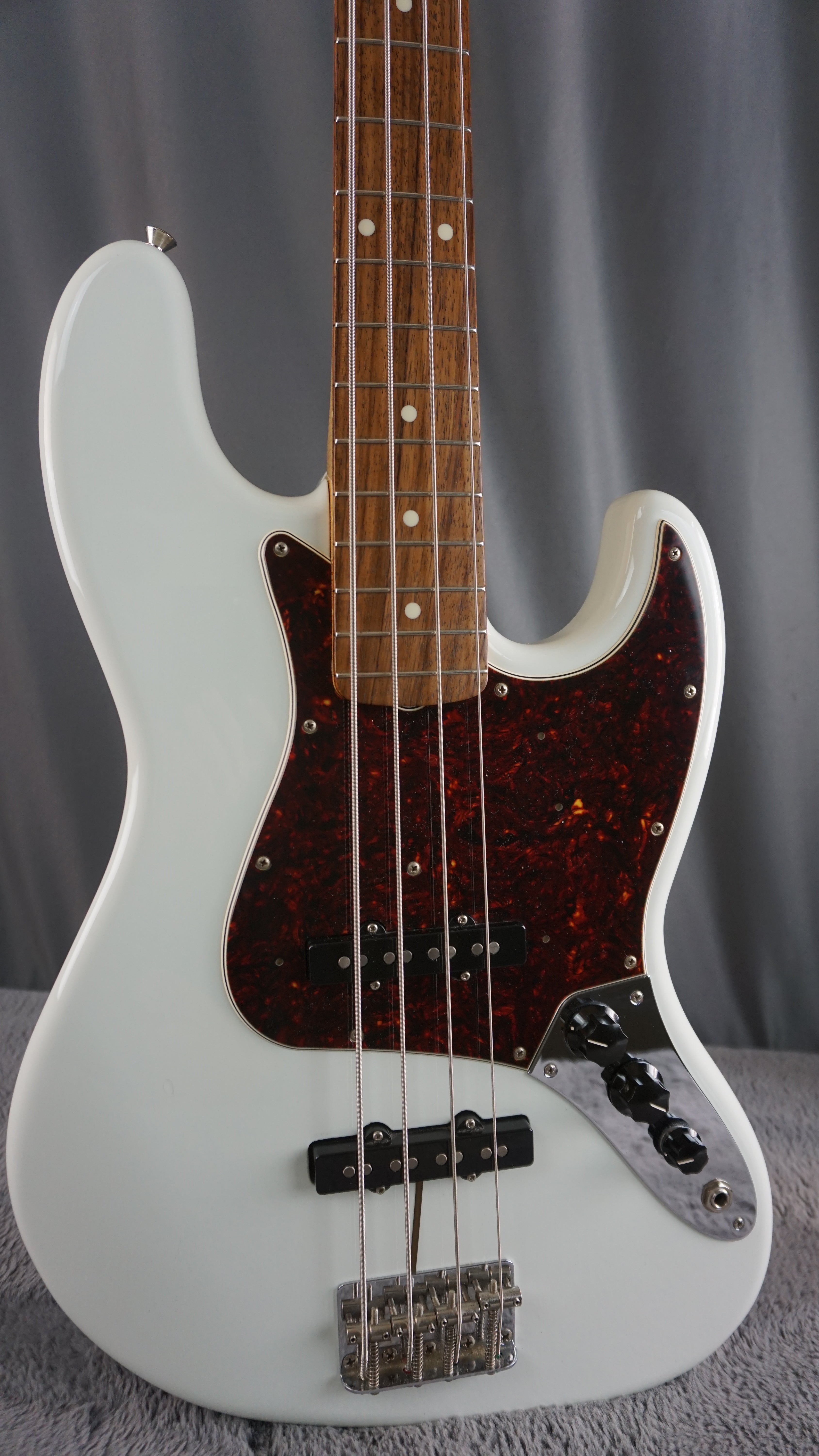 Fender Traditional II 60s Jazz Bass 2022 MIJ Olympic White w/ Rosewood Board