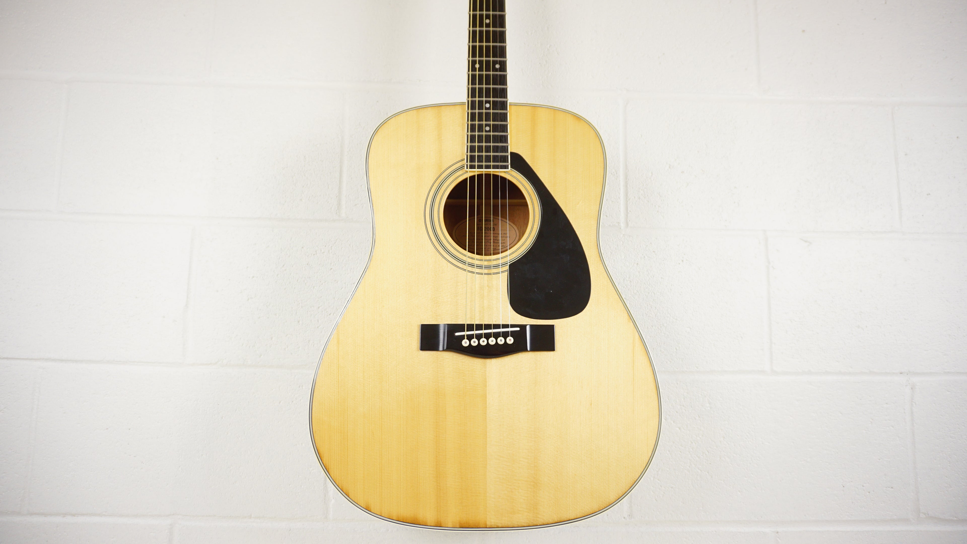 Yamaha FG-200D Dreadnought Acoustic Guitar MIJ Japan w/ Chipboard Case