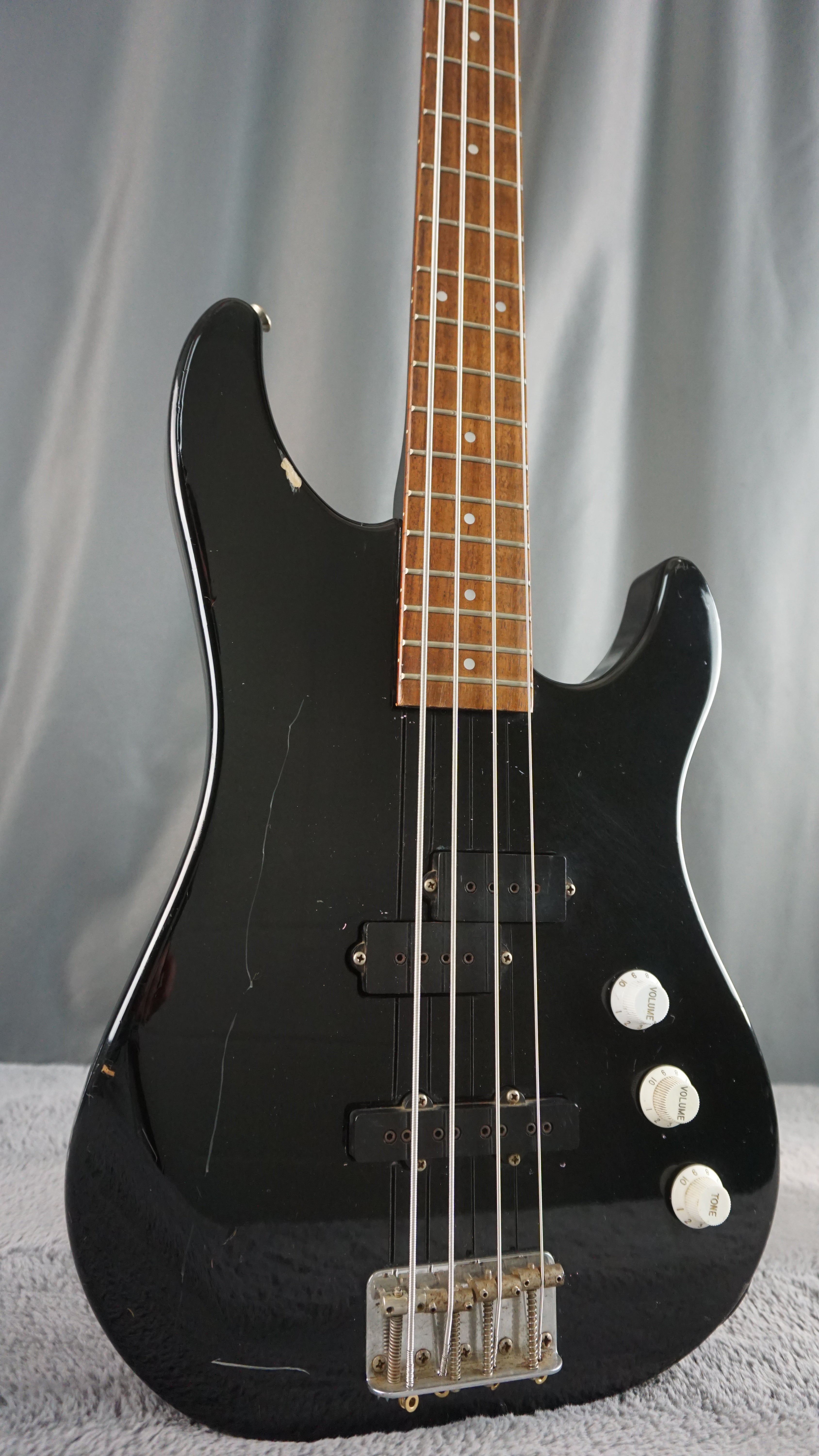 Fernandes Limited Edition - Black Japan 4-String PJ Bass