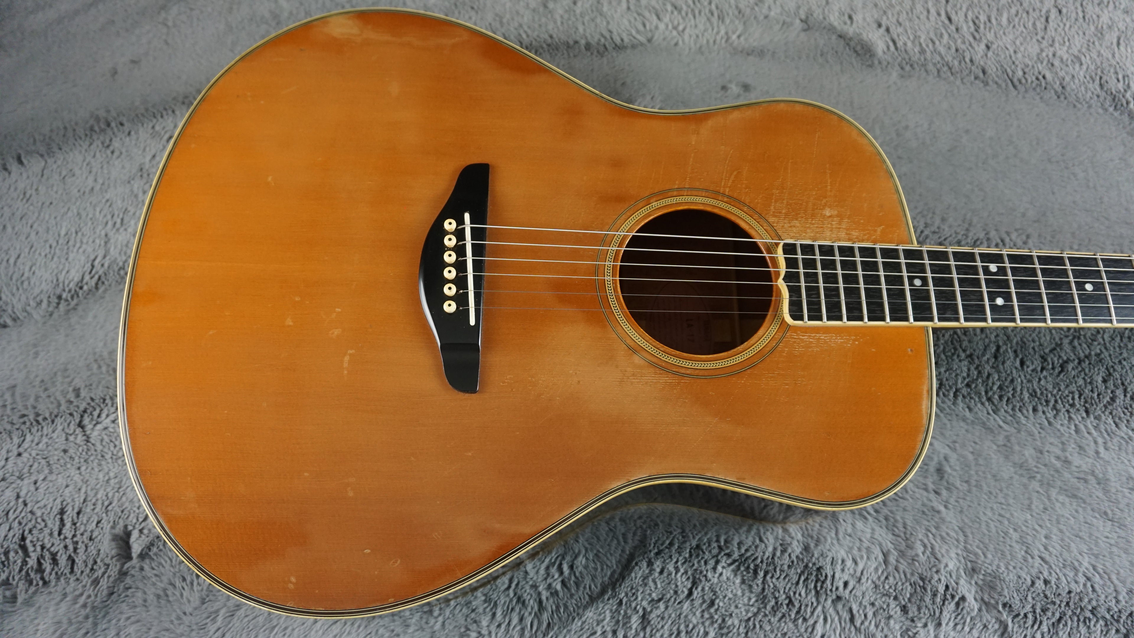 Yamaha LA-17 Japan Acoustic Luxury Artist