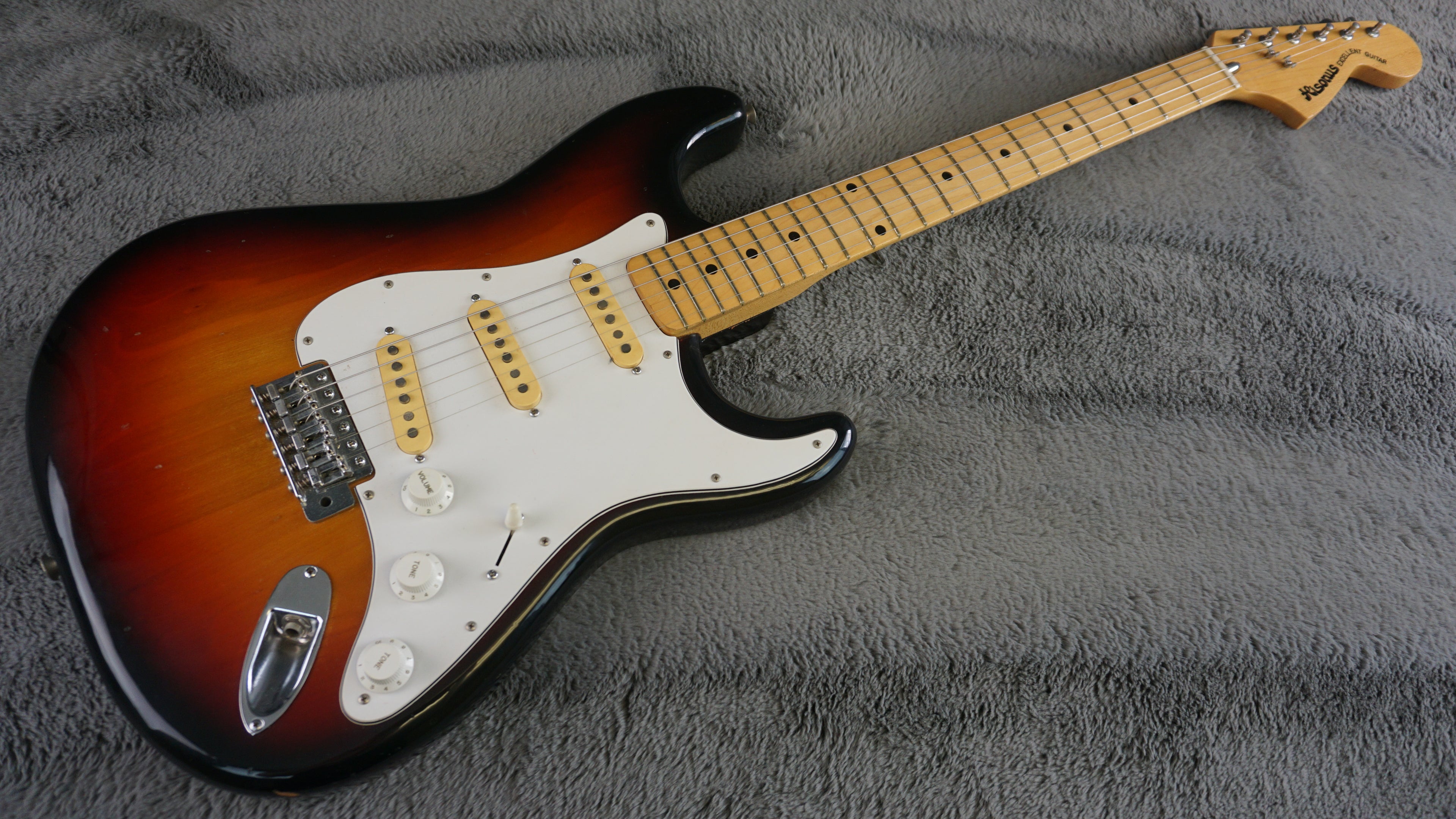 Hisous Excellent Guitar Vintage S Style Sunburst w/ Fernandes Case Japan