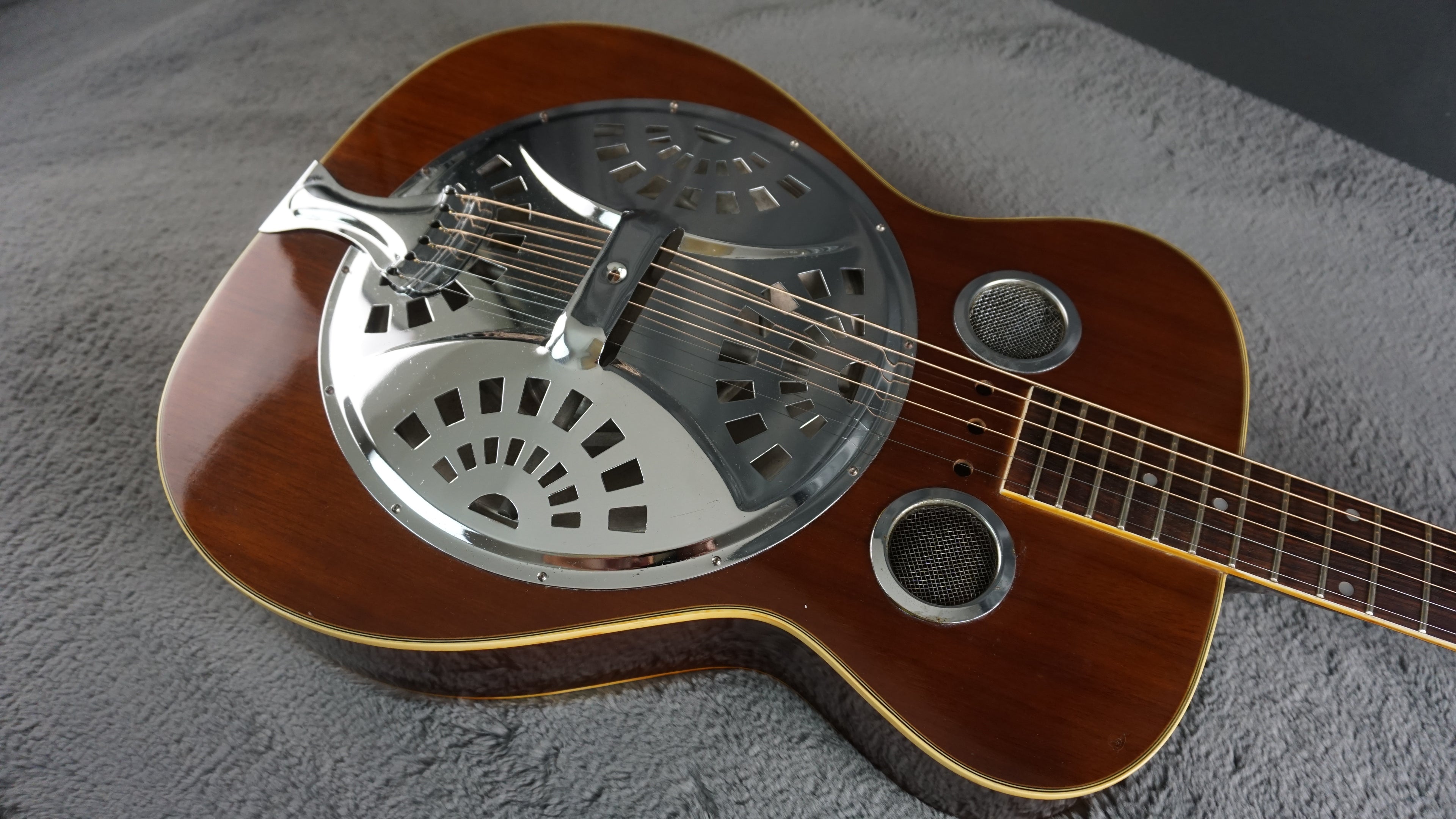 Suzuki Round Neck Resonator Style Acoustic Guitar w/ Gig Bag Japan