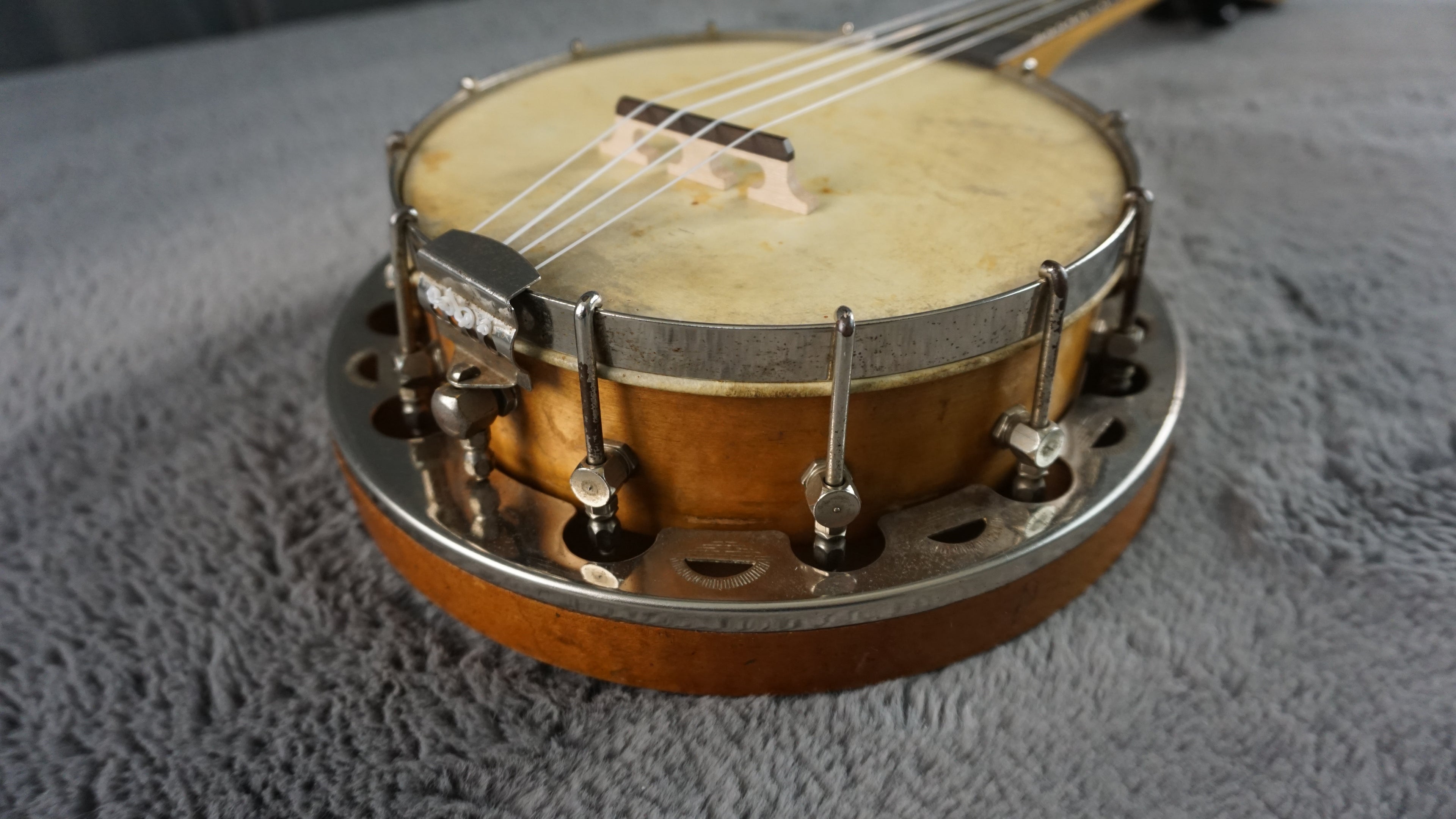 Vintage Closed Back Banjolele