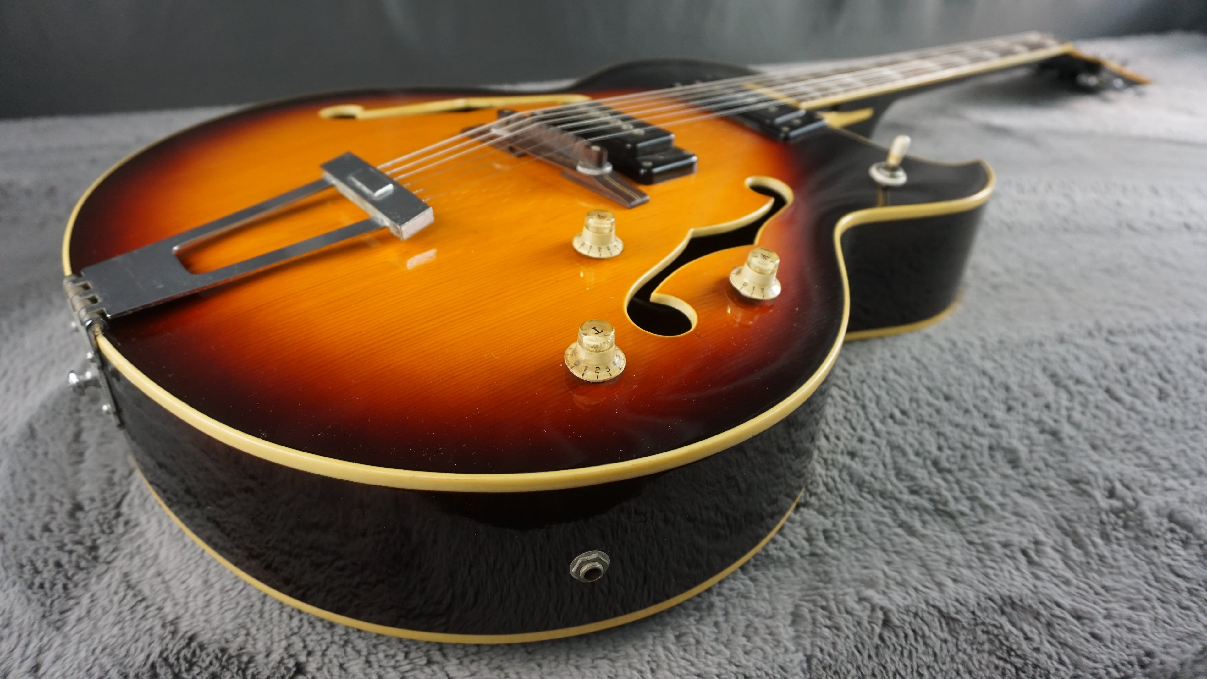 Guyatone Hollowbody Electric 1960s - Sunburst Japan Dual Pickup