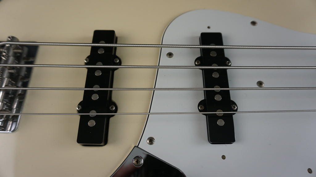 Fender Jazz Bass 1995 - White Japan Bass Guitar