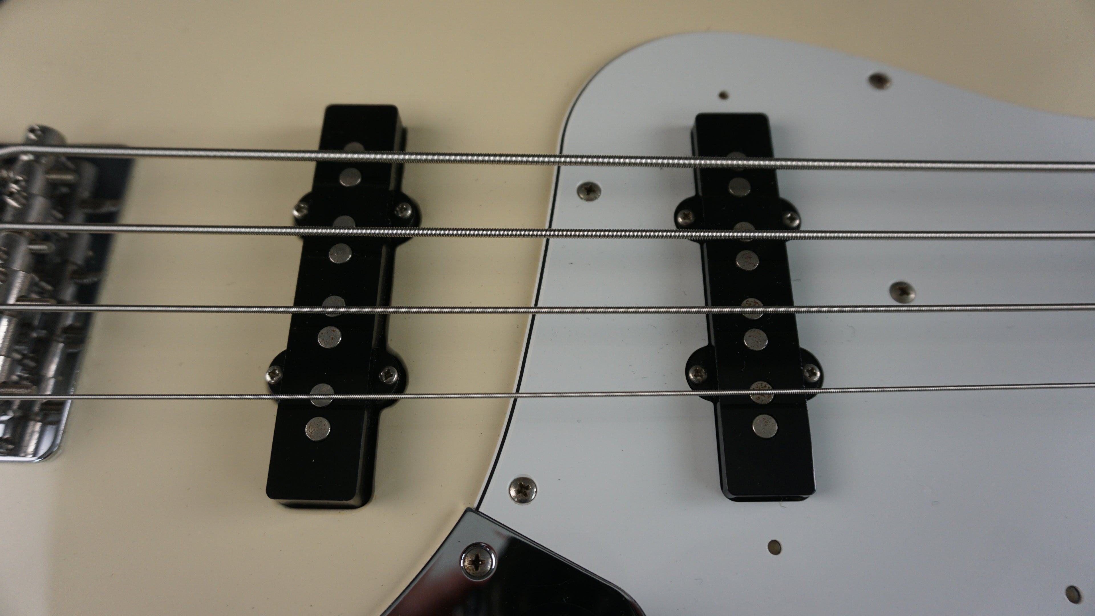 Fender Jazz Bass 1995 - White Japan Bass Guitar