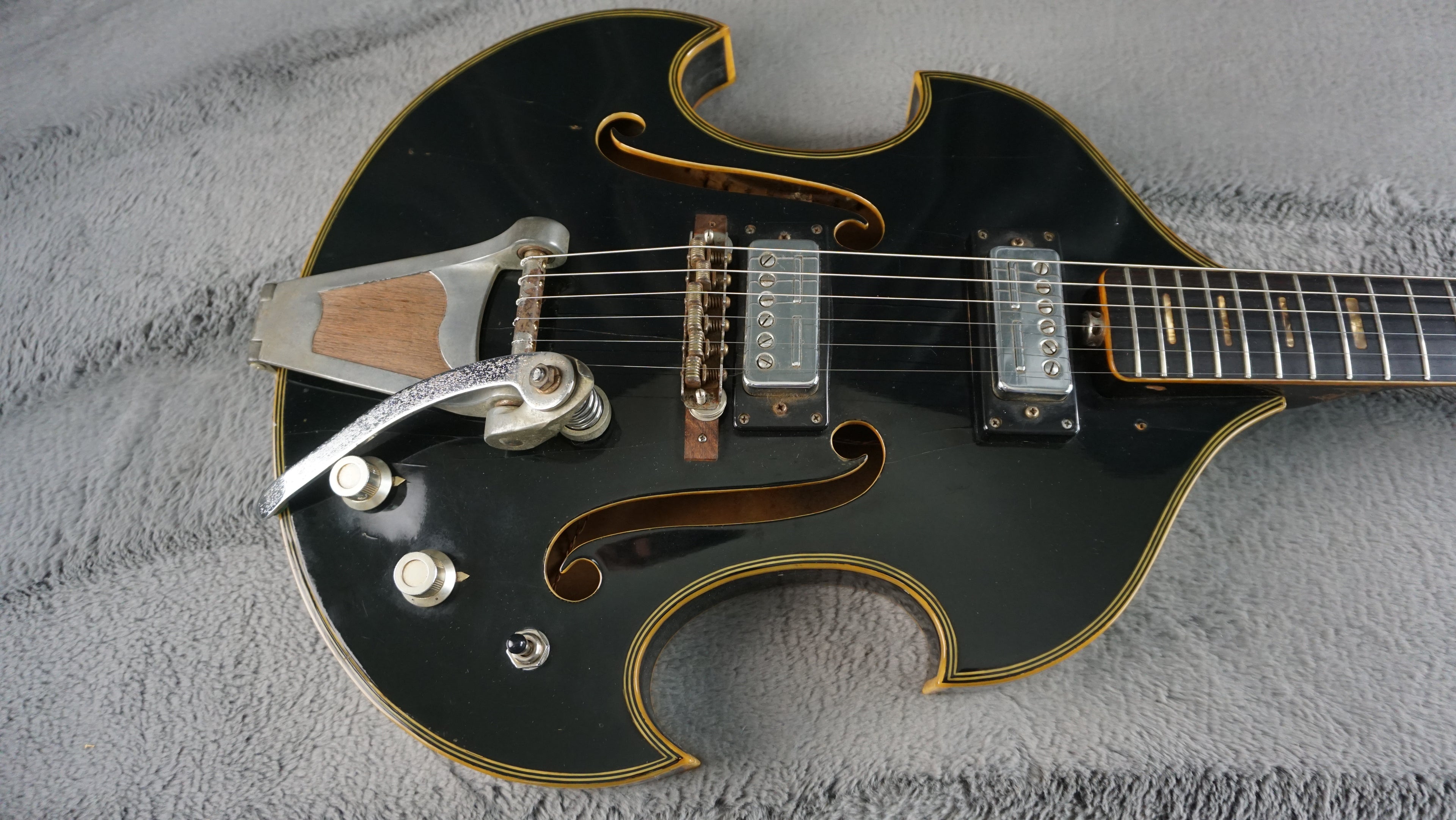 Firstman Liverpool Violin Guitar - Black - Hollow Body Japan
