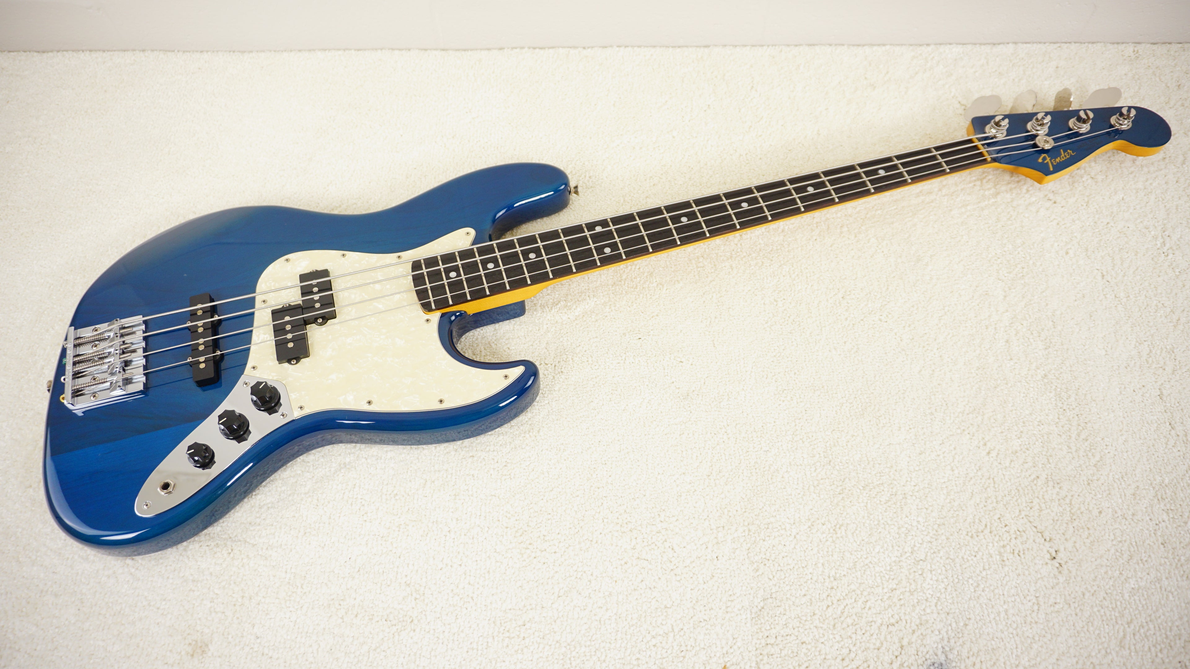 Fender Japan Jazz Bass 62 Reissue PJ Pickups - Badass Bridge - Translucent Blue - Matching Headstock