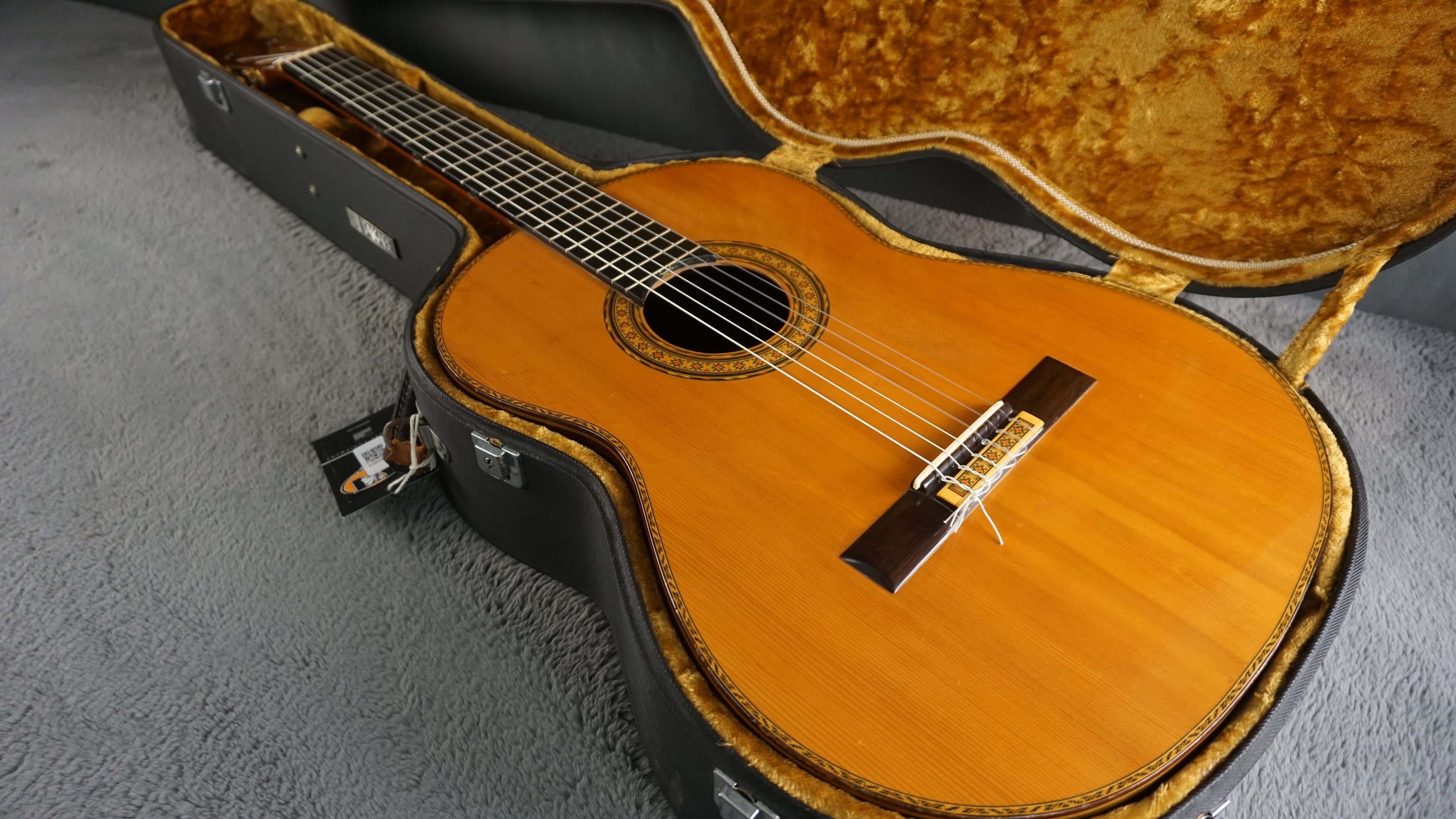 Osamu Tomita Nol. 15 1974 Japan Classical Guitar w/ Hard Case