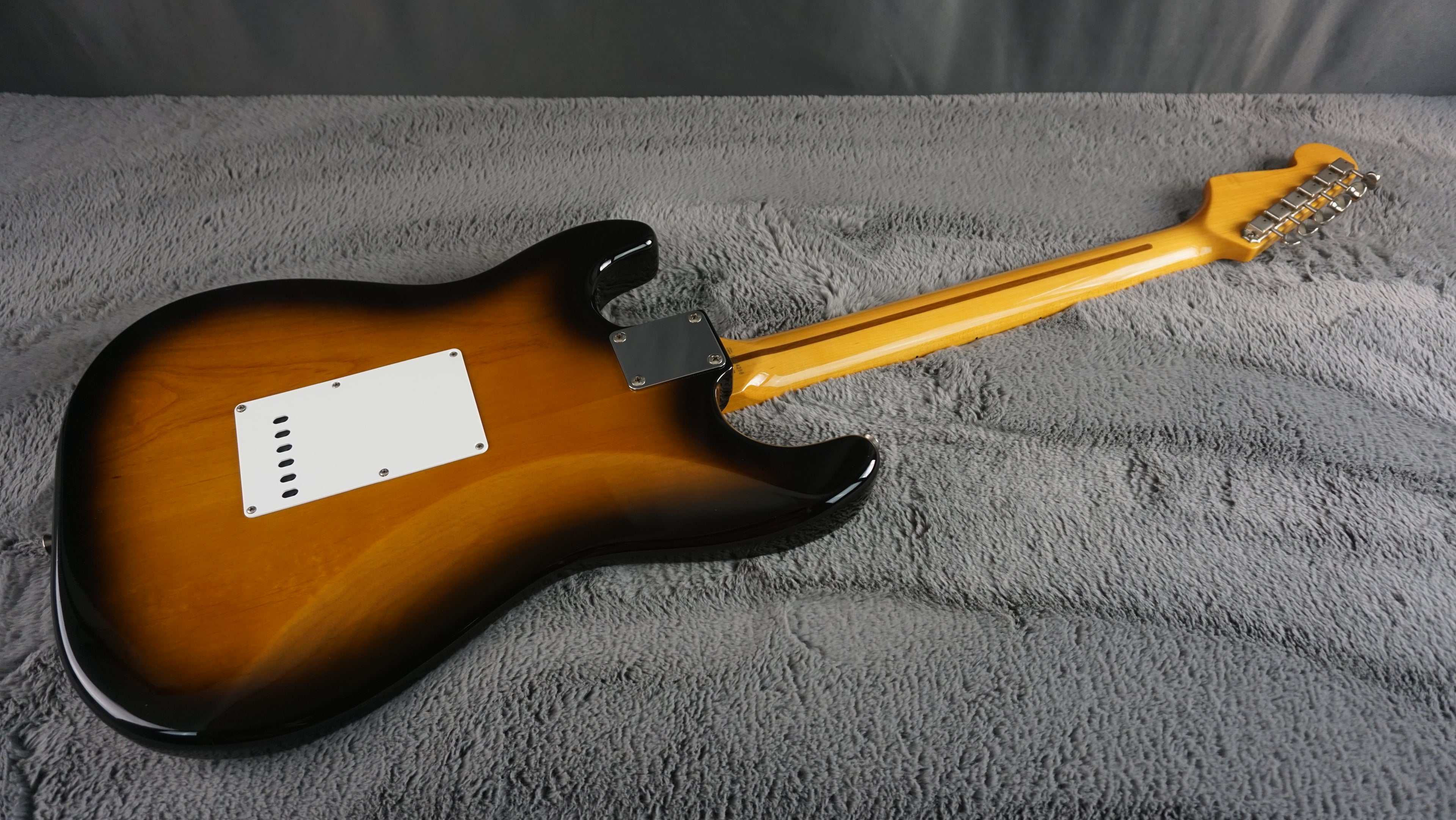 Fender Japan ST57-70TX 2004 Stratocaster 2-Tone Sunburst w/ Texas Special Pickups