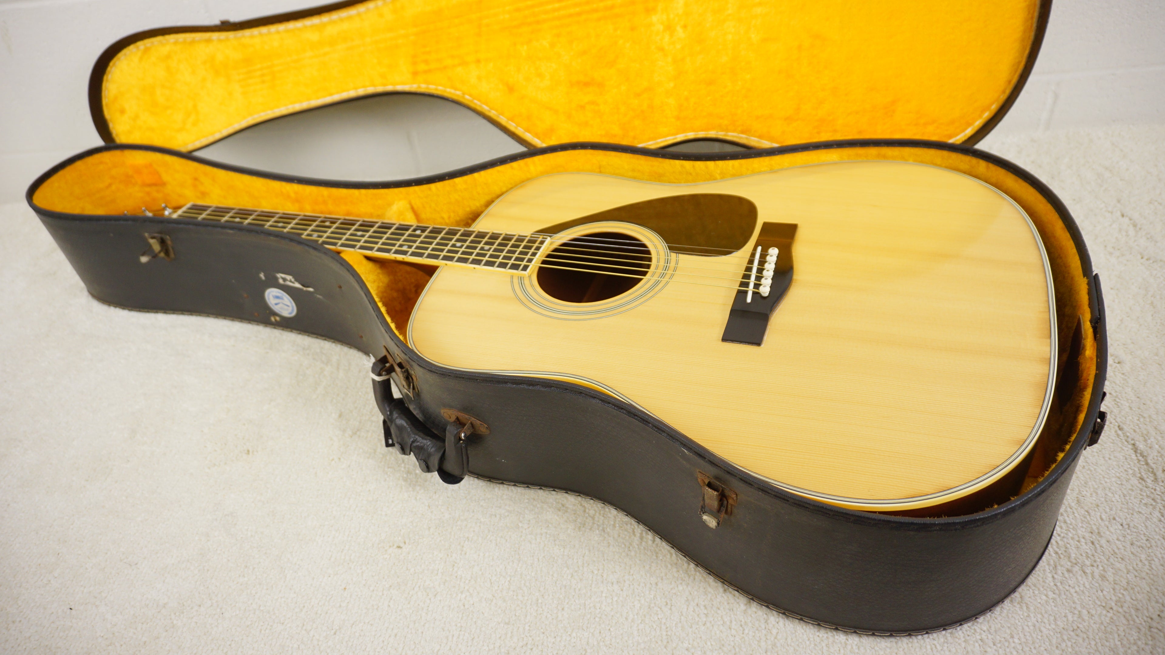 Yamaha FG-200D Dreadnought Acoustic Guitar MIJ Japan w/ Chipboard Case