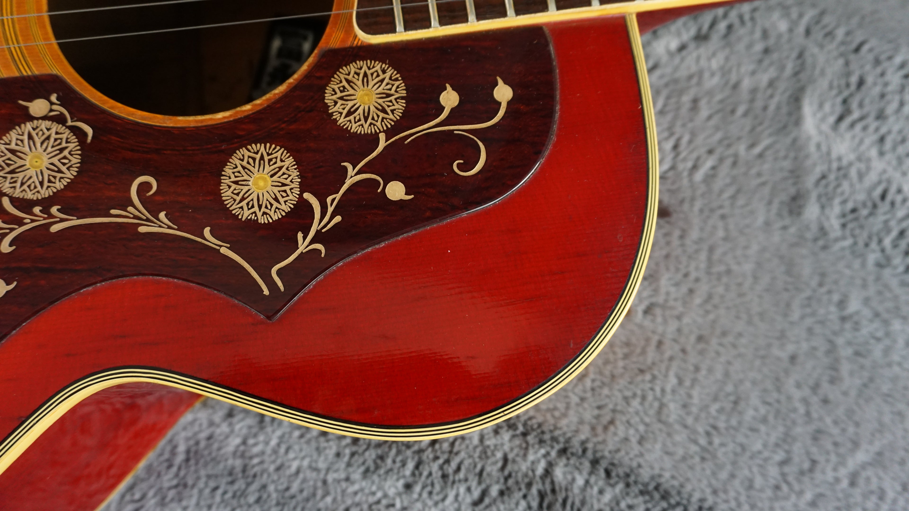 Morales M350 Jumbo Acoustic Japan Sunburst w/ Hard Case