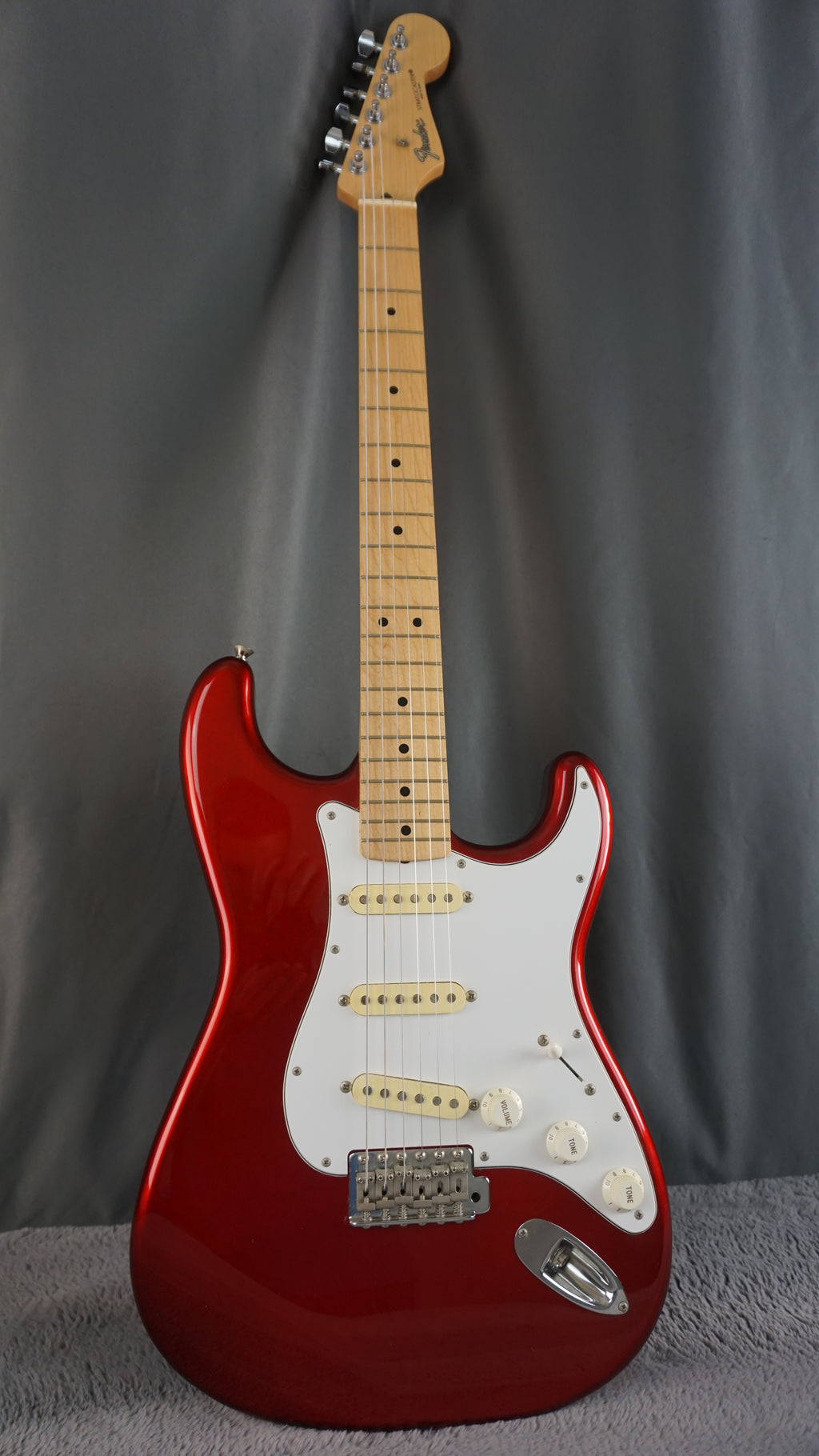 Fender Stratocaster - Cherry Japan