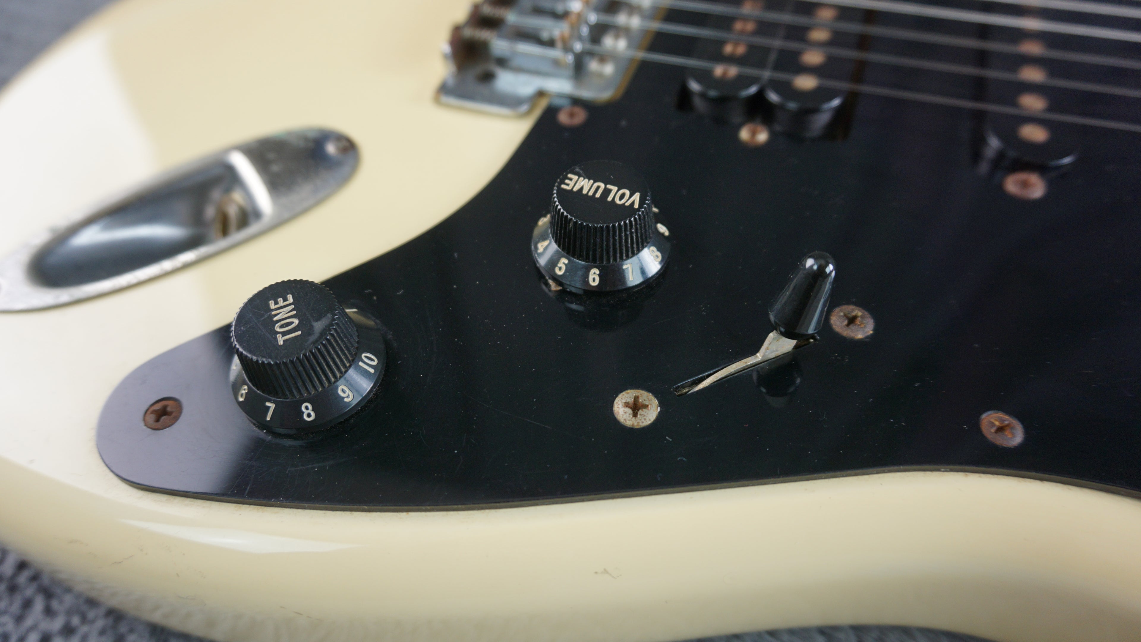 Fender Stratocaster 1984 - 1987 - White Japan