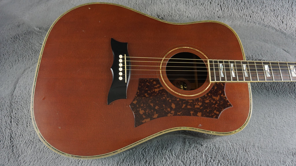 Morris MG-1100 Japan Dreadnought w/ Hard Case