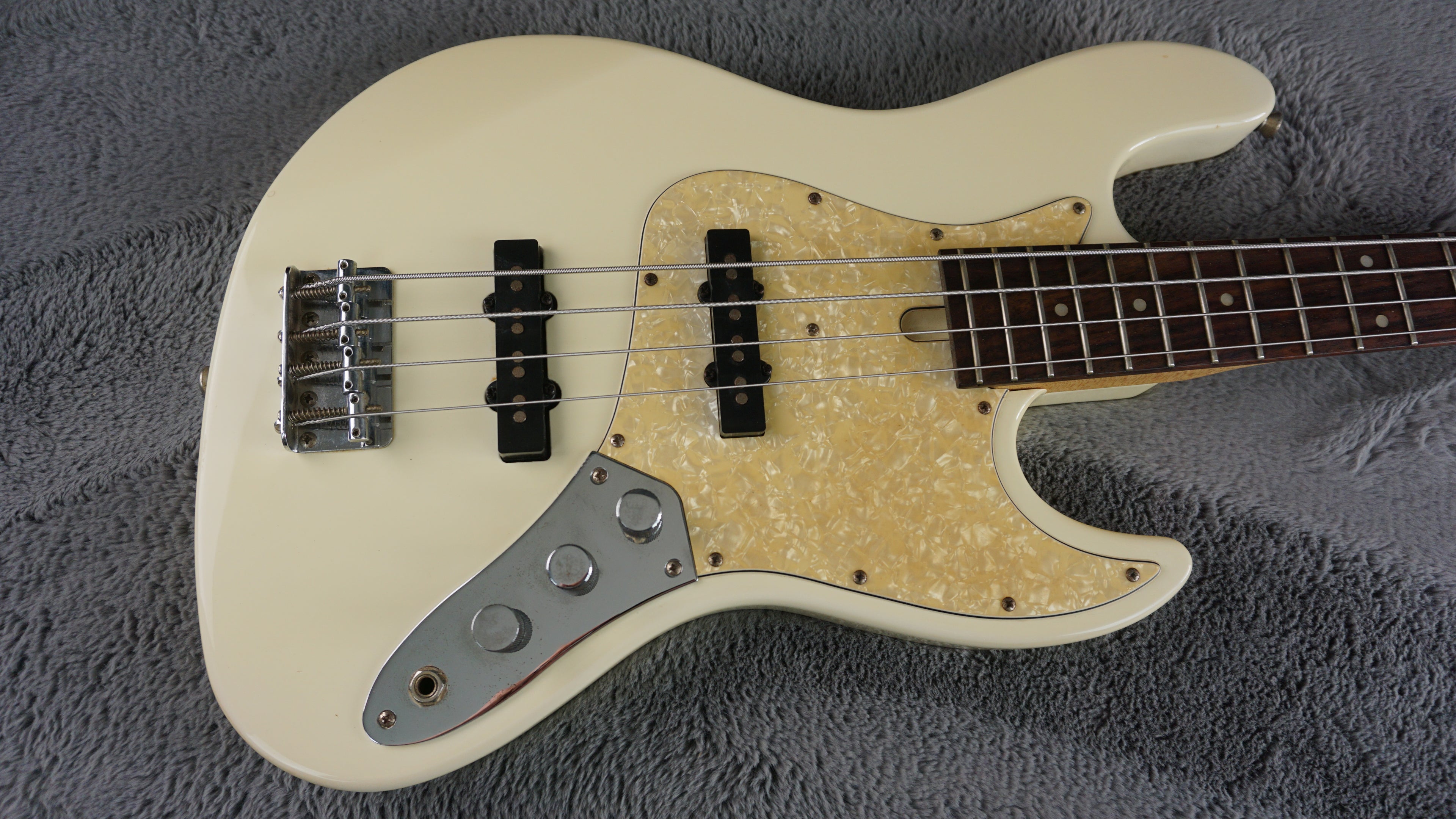 Bacchus Universe Series Jazz Bass - White