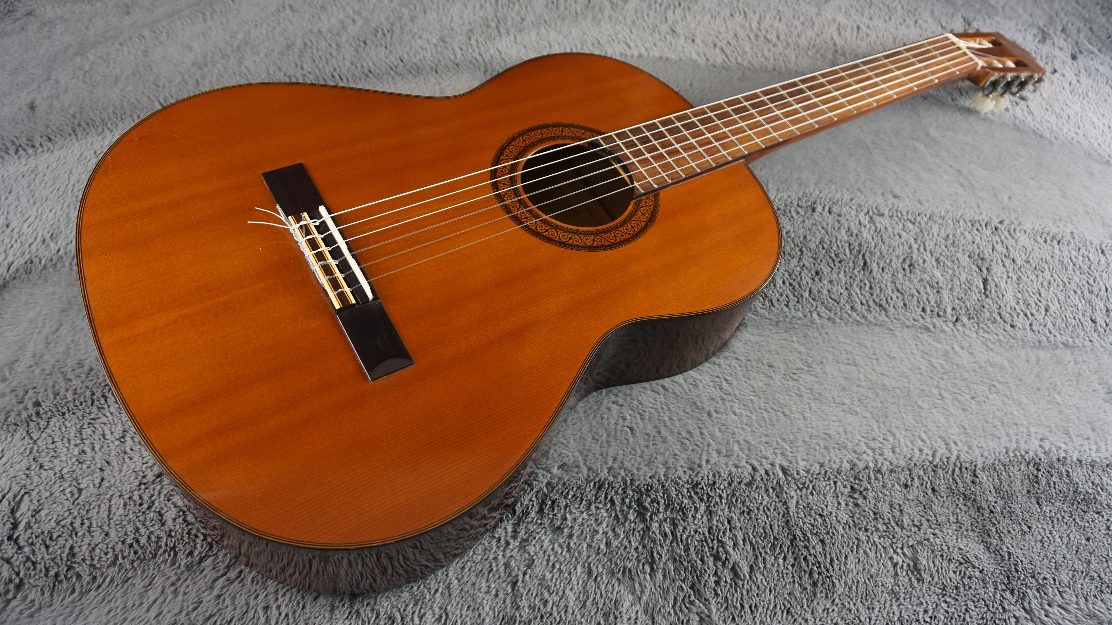 Yamaha G-225 Classical Guitar