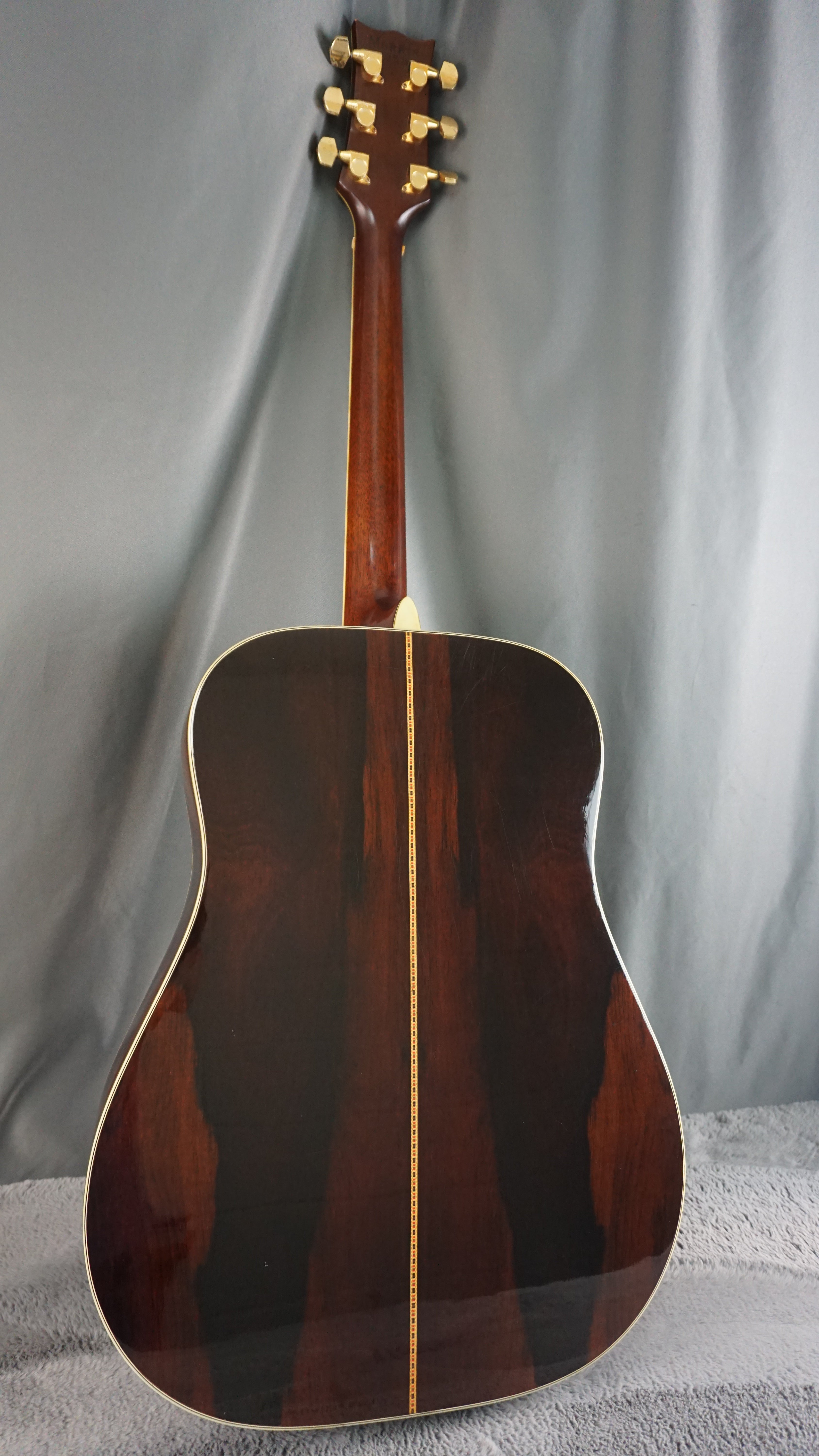 Morris MG-1100 Japan Dreadnought w/ Hard Case