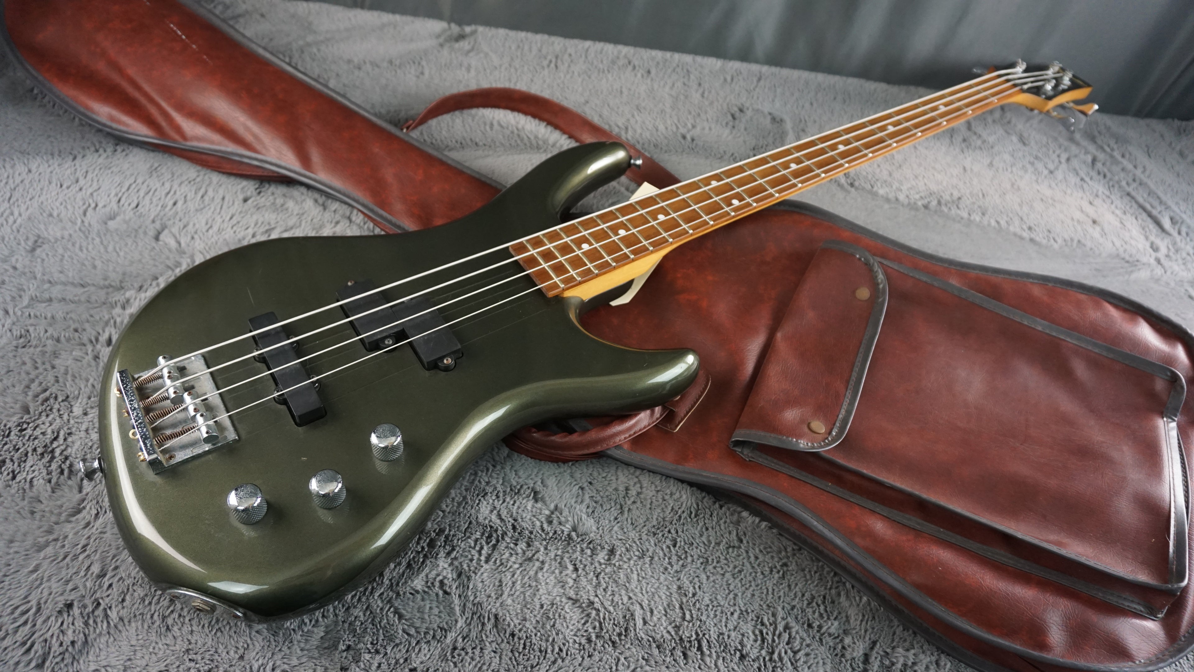 Charvel PJ Bass