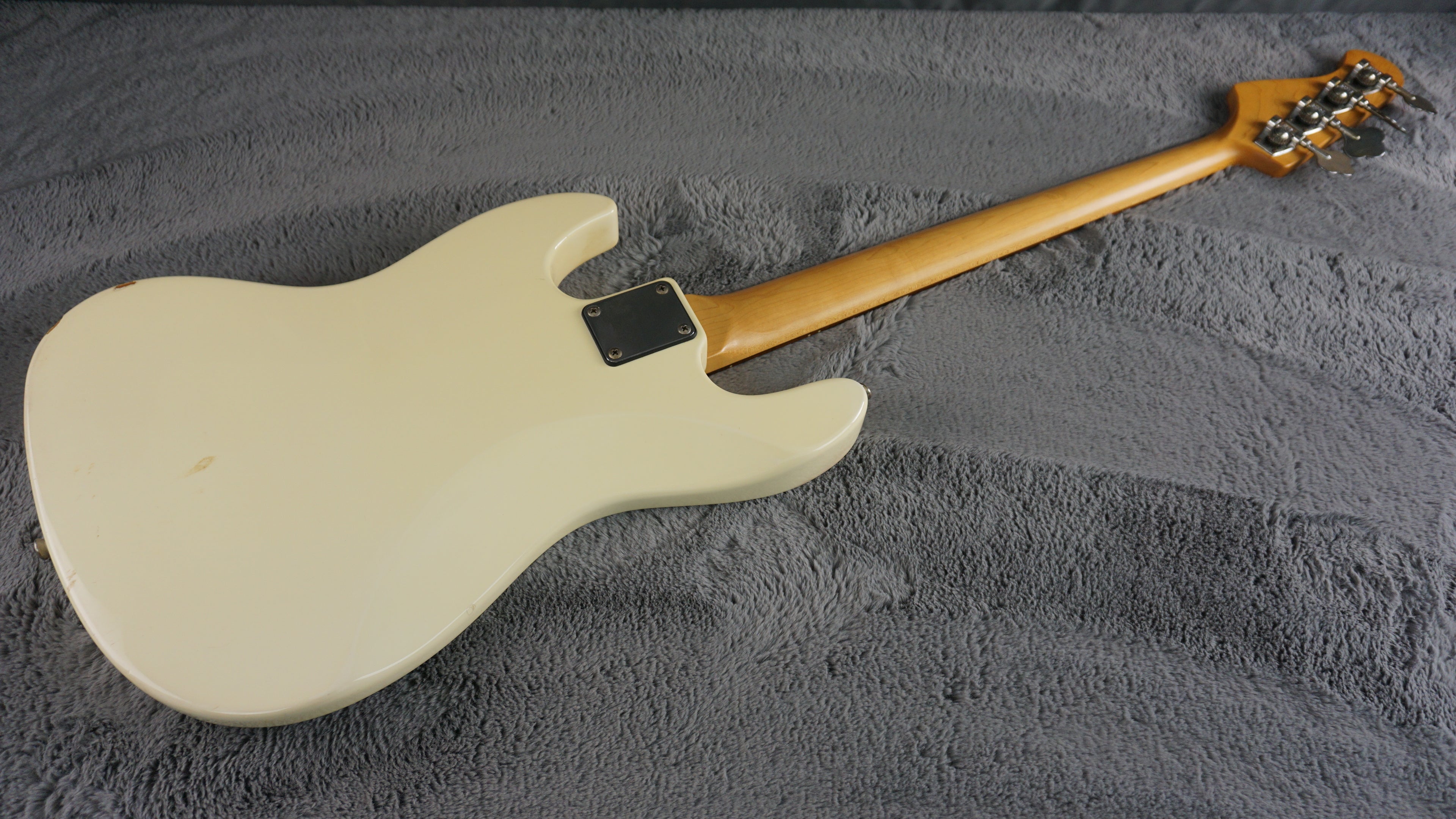 Bacchus Universe Series Jazz Bass - White