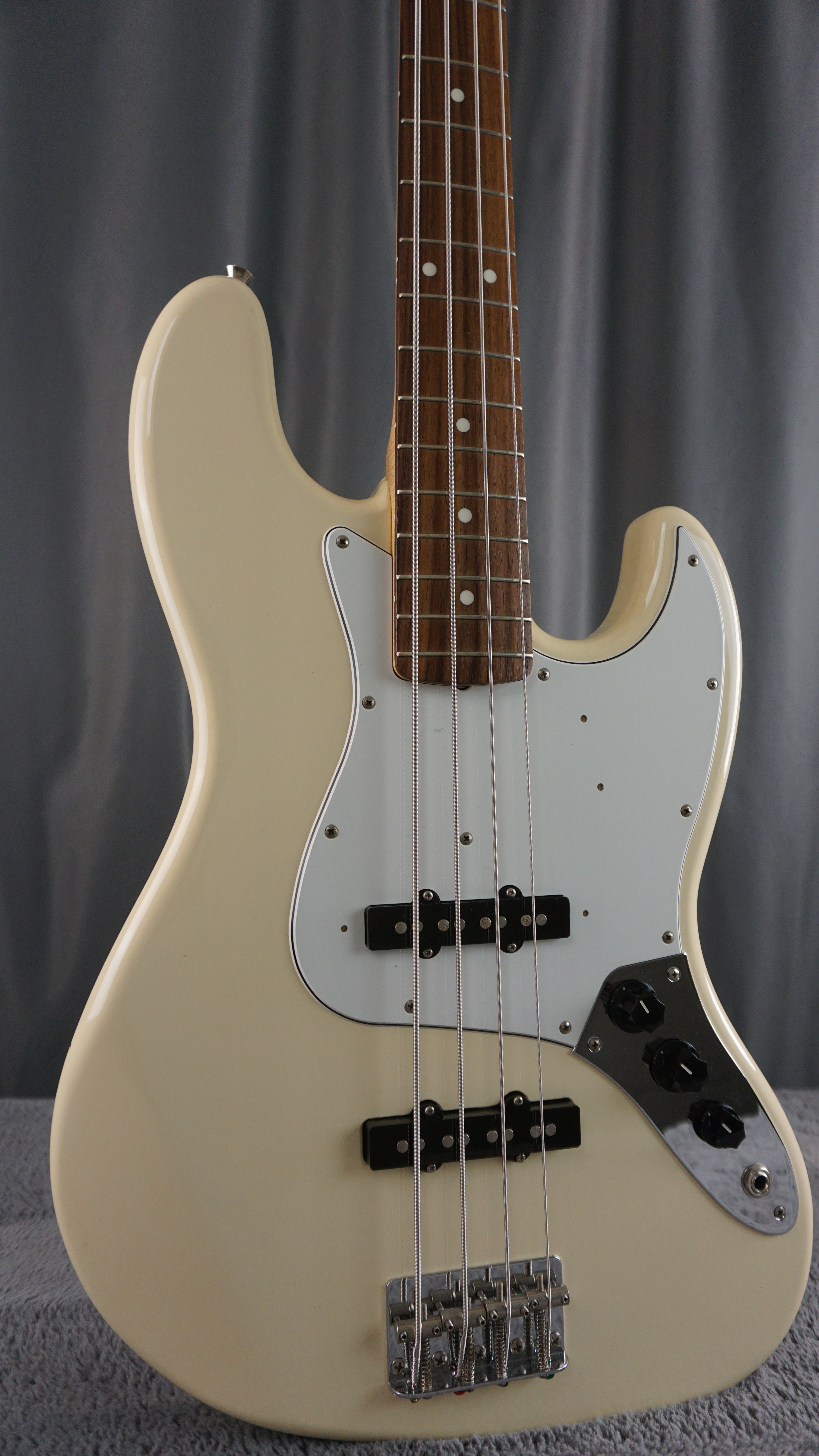 Fender Jazz Bass 1995 - White Japan Bass Guitar