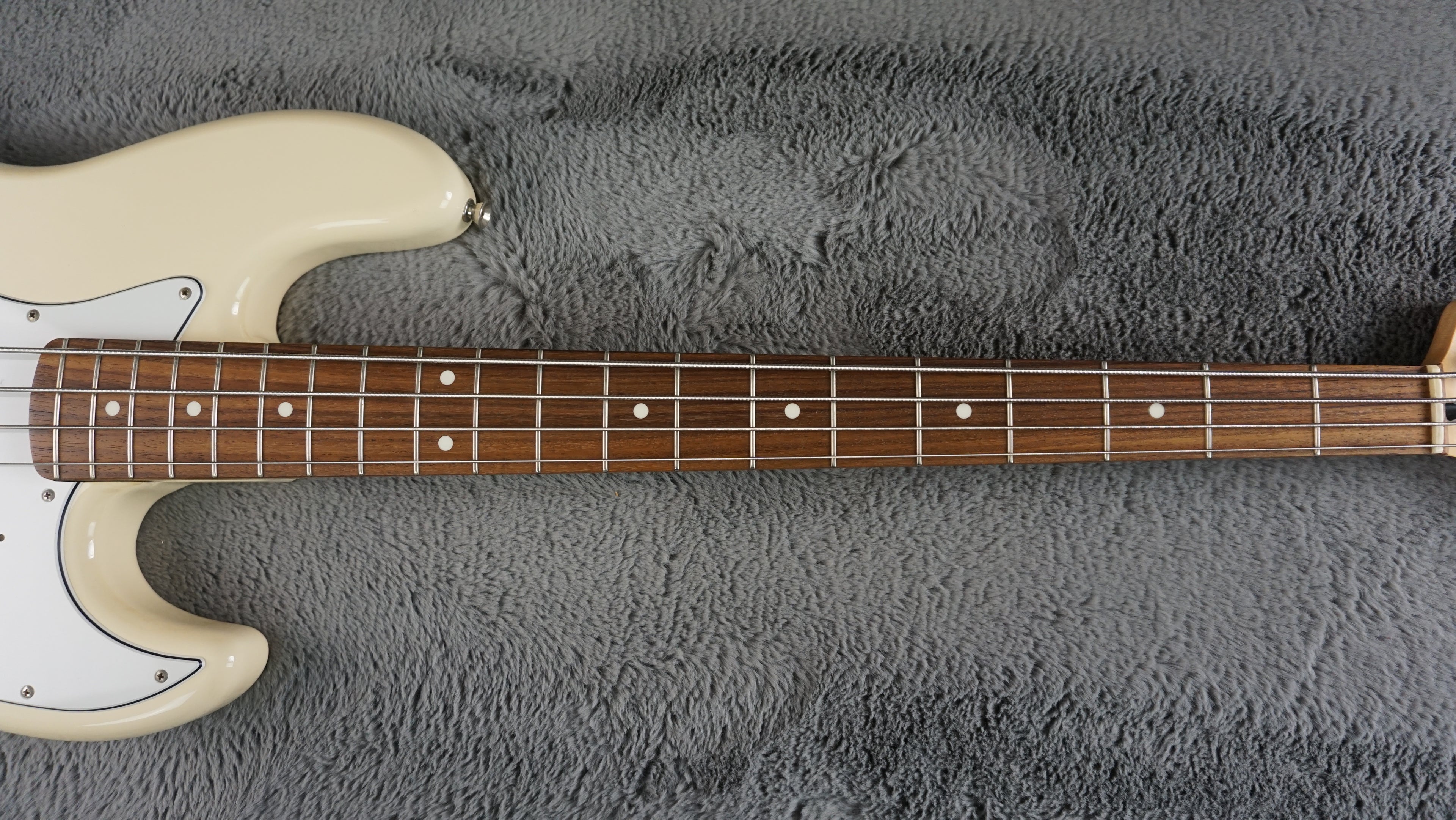 Fender Jazz Bass 1995 - White Japan Bass Guitar