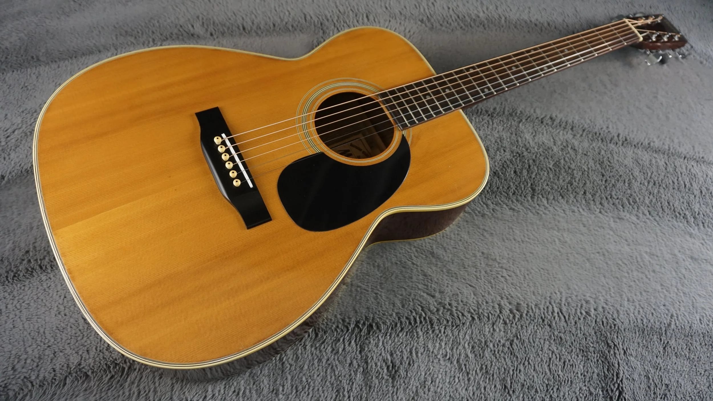 Morris F-18 Japan Folk Acoustic Guitar