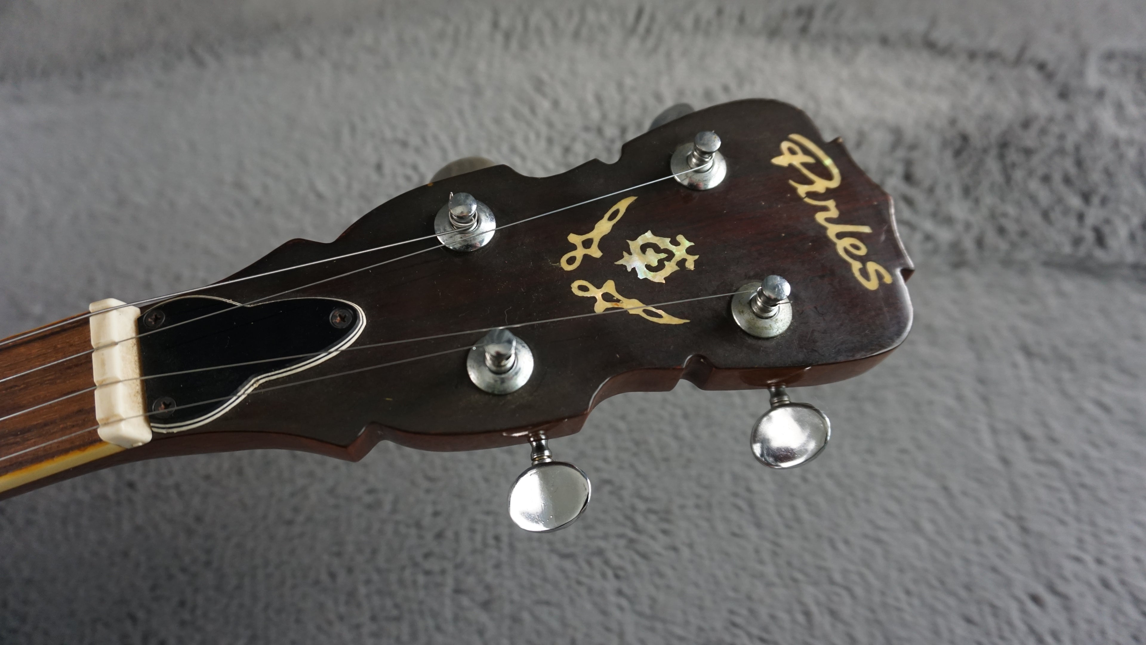 Pirles 5-String Closed Back Banjo w/ Hard Case