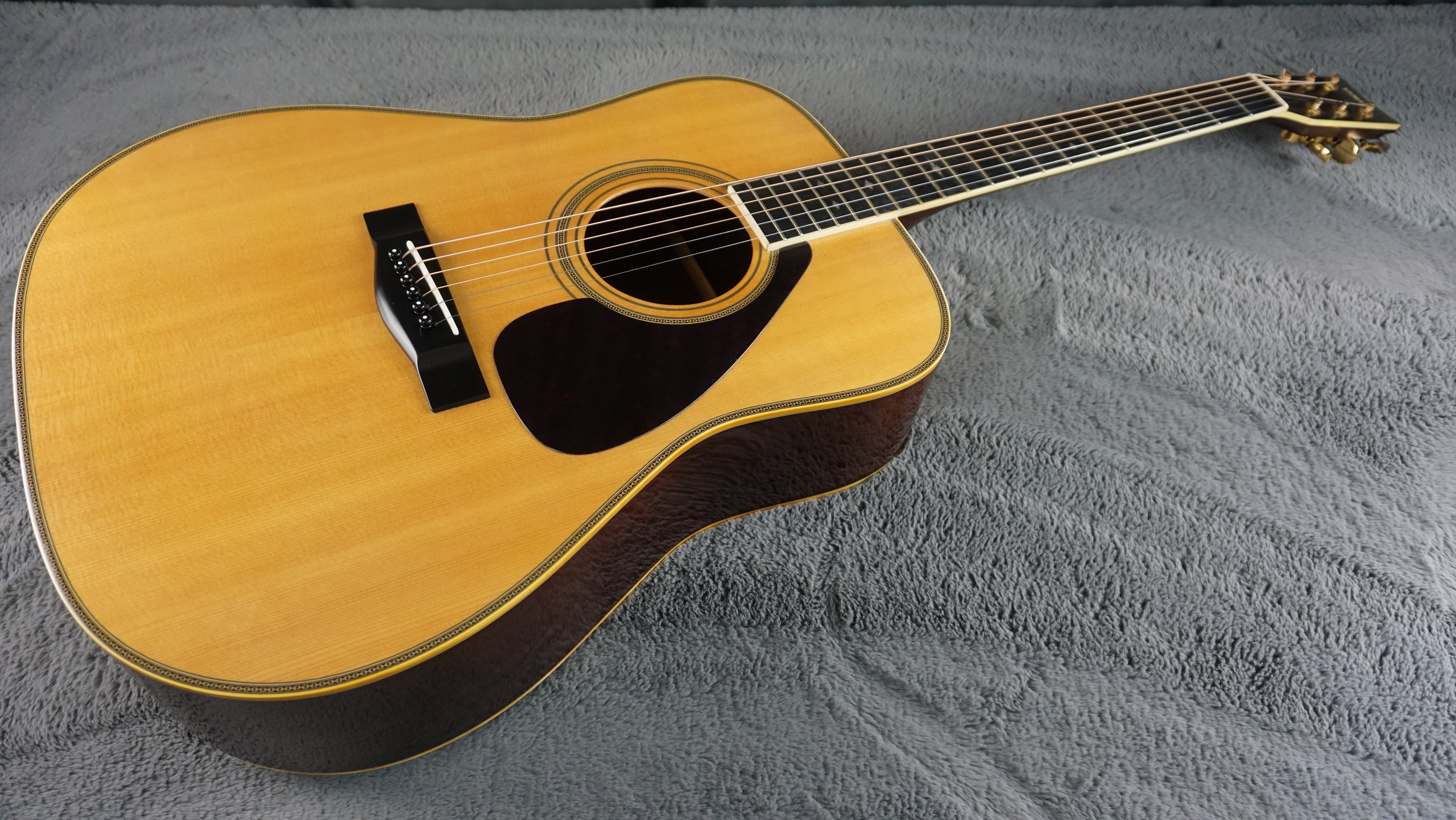 Yamaha L-8 Luxury Series Solid Wood Japan Acoustic