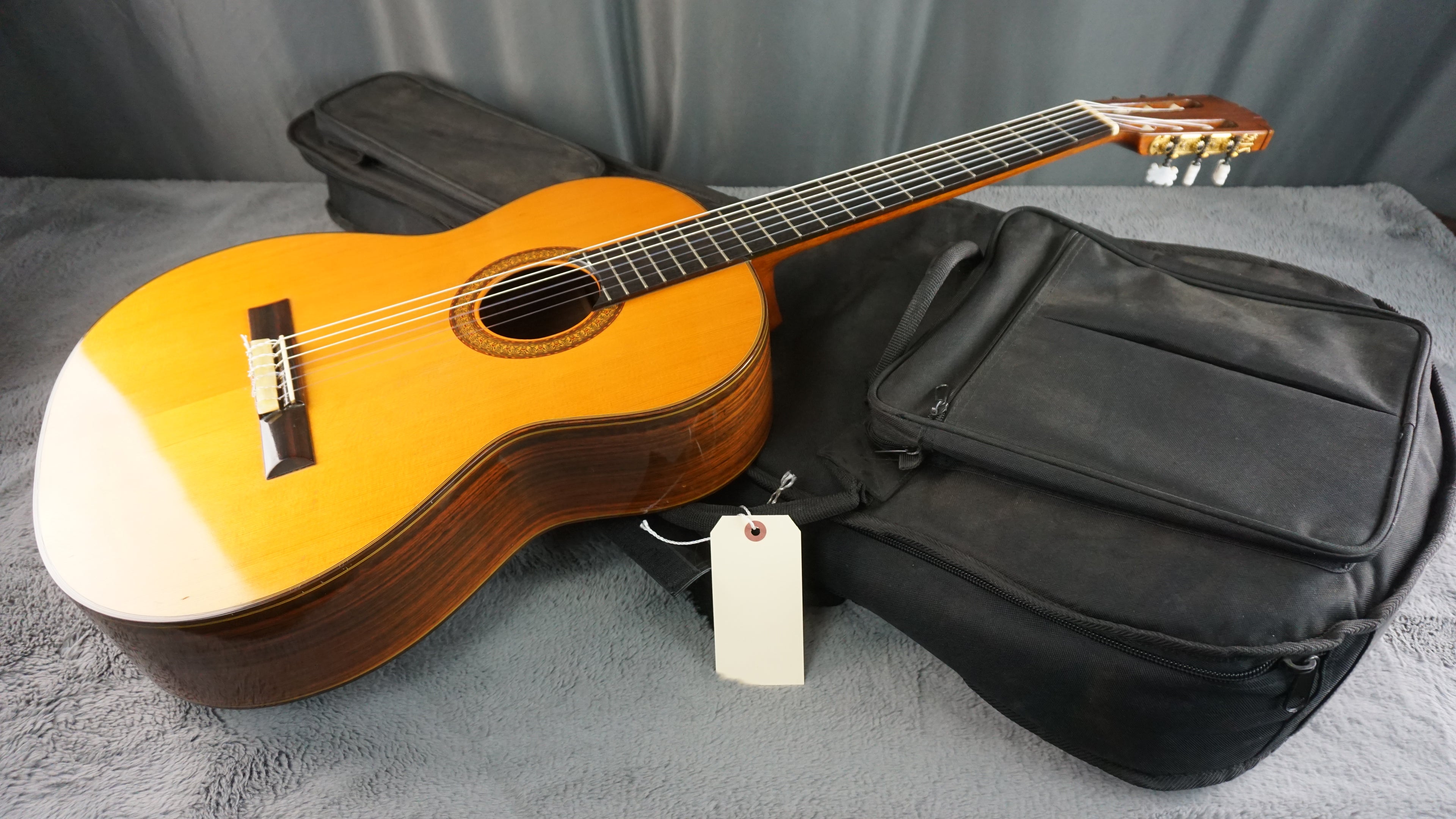 Albeniz (Zen-On) Modelo 50 Japan Classical Guitar