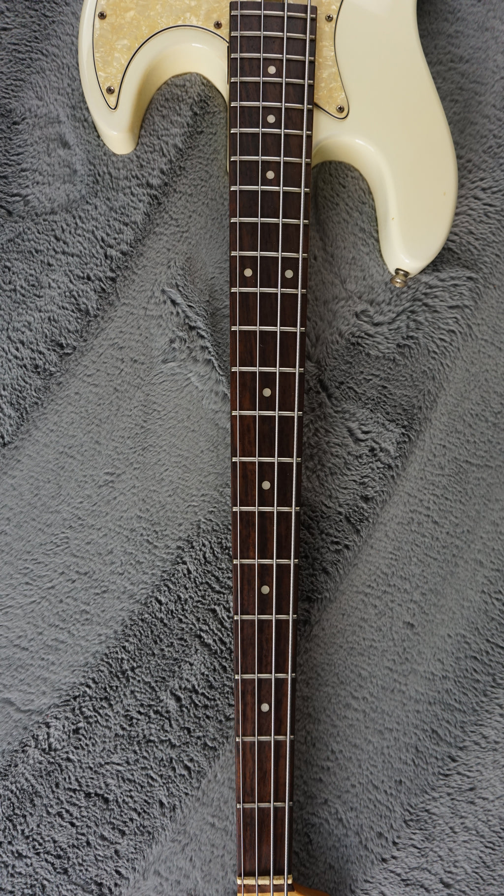 Bacchus Universe Series Jazz Bass - White