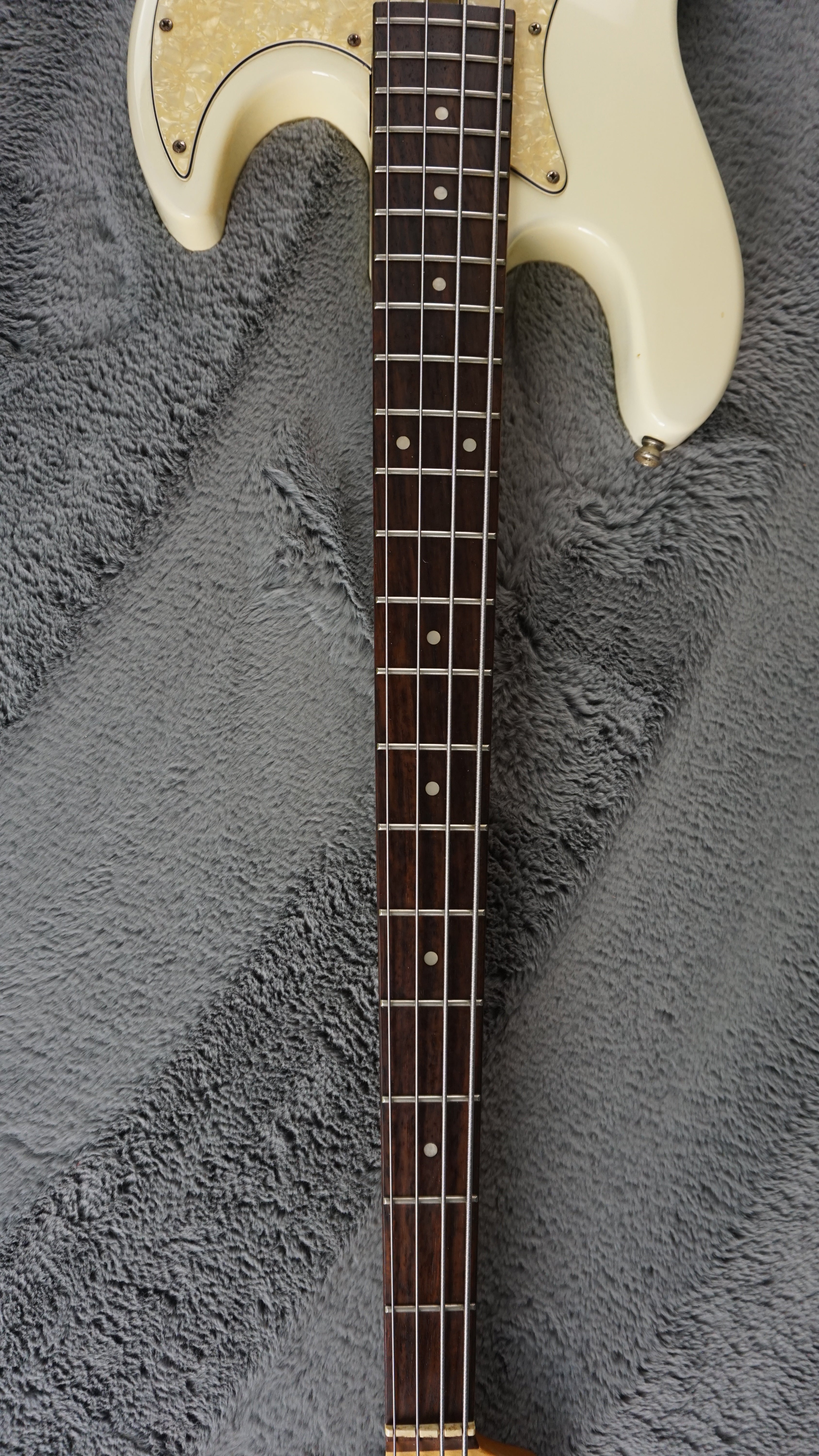 Bacchus Universe Series Jazz Bass - White