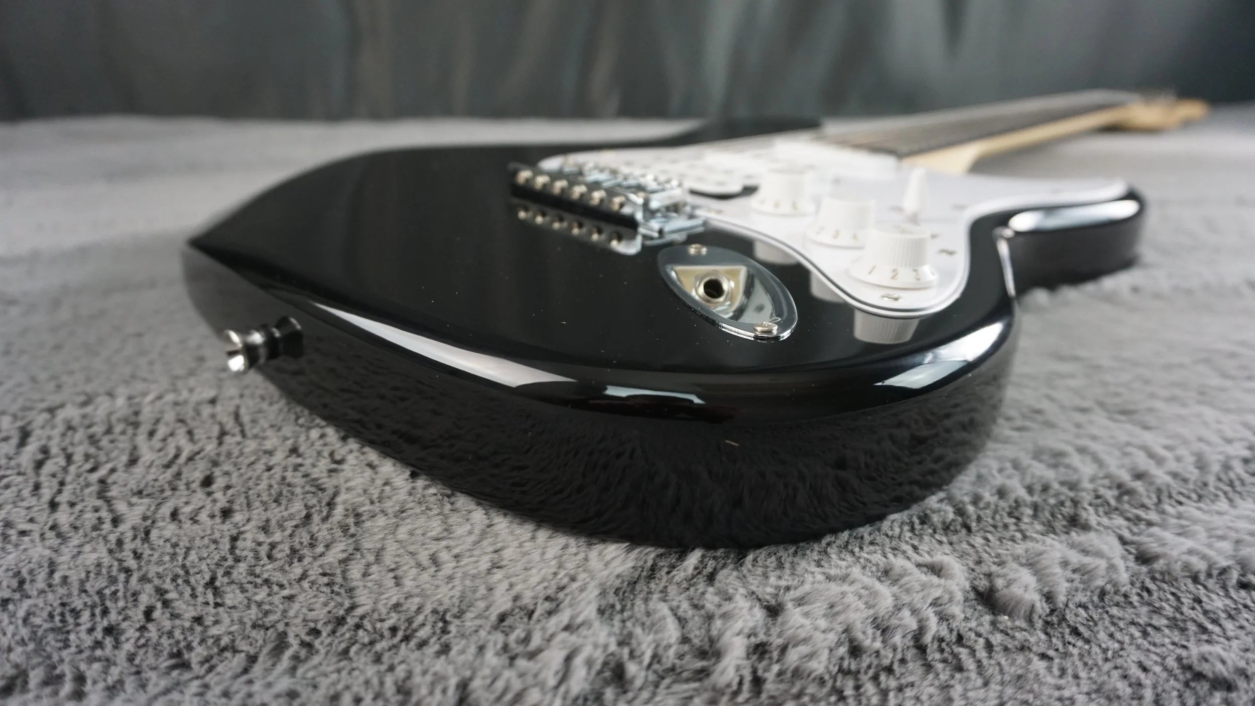 Donner Standard Series HSS Strat-Style Electric Guitar – Black – Gig Bag