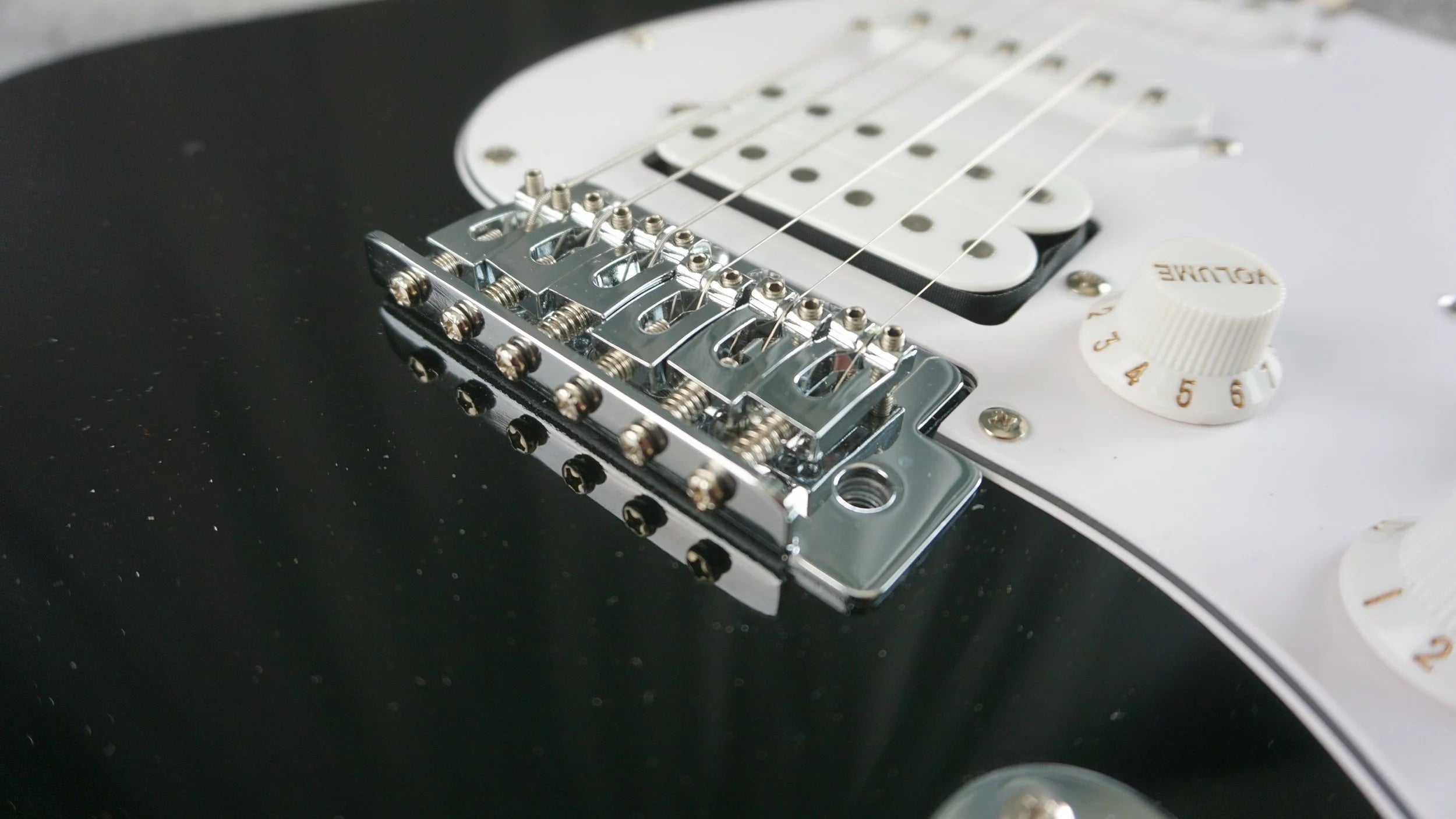 Donner Standard Series HSS Strat-Style Electric Guitar – Black – Gig Bag
