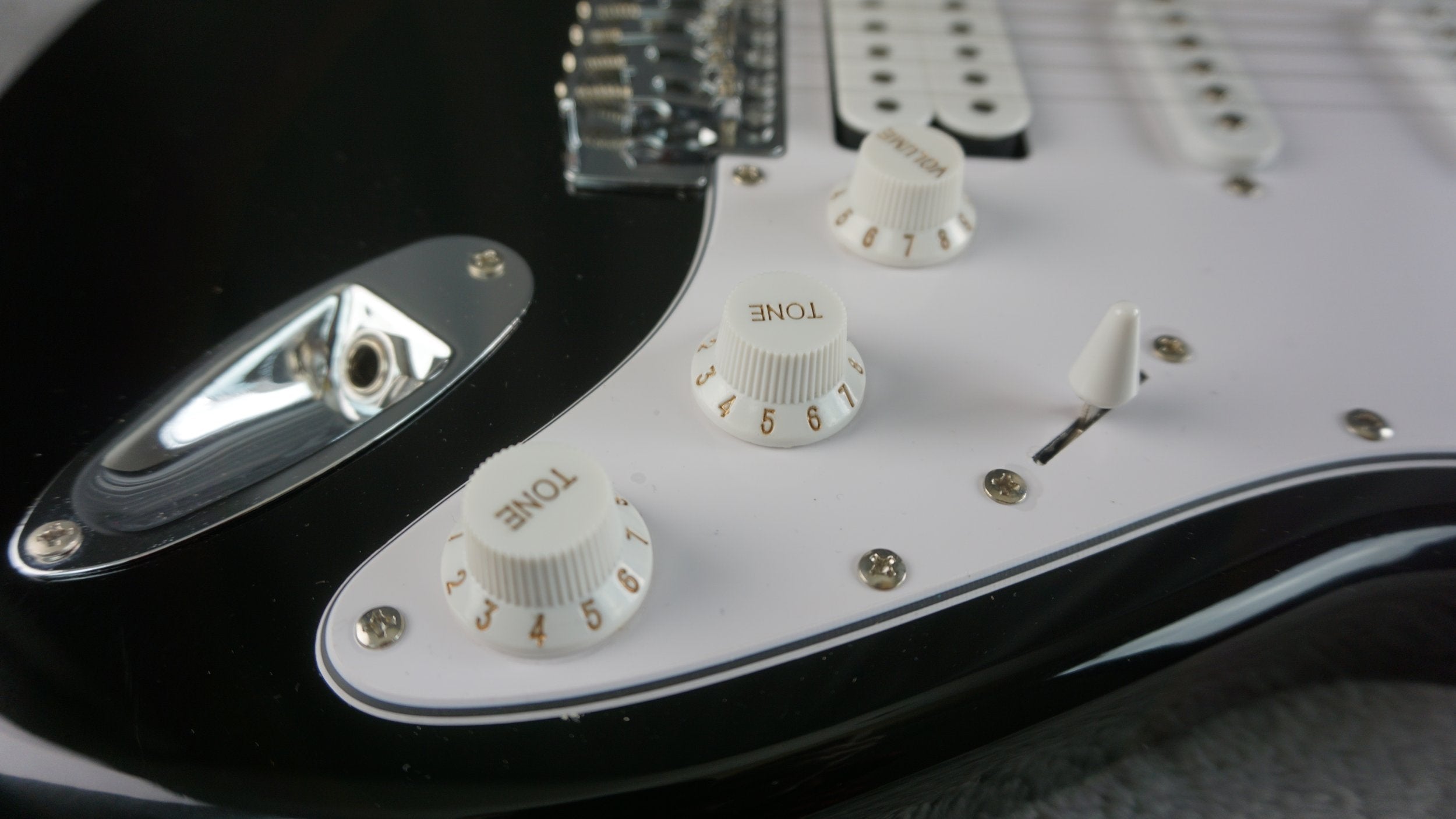 Donner Standard Series HSS Strat-Style Electric Guitar – Black – Gig Bag
