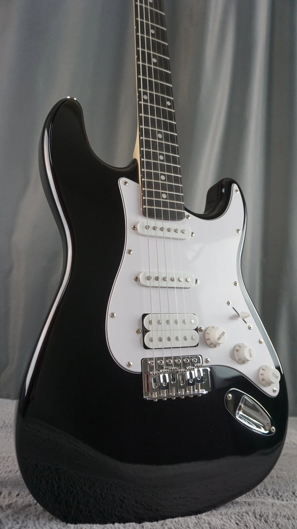 Donner Standard Series HSS Strat-Style Electric Guitar – Black – Gig Bag
