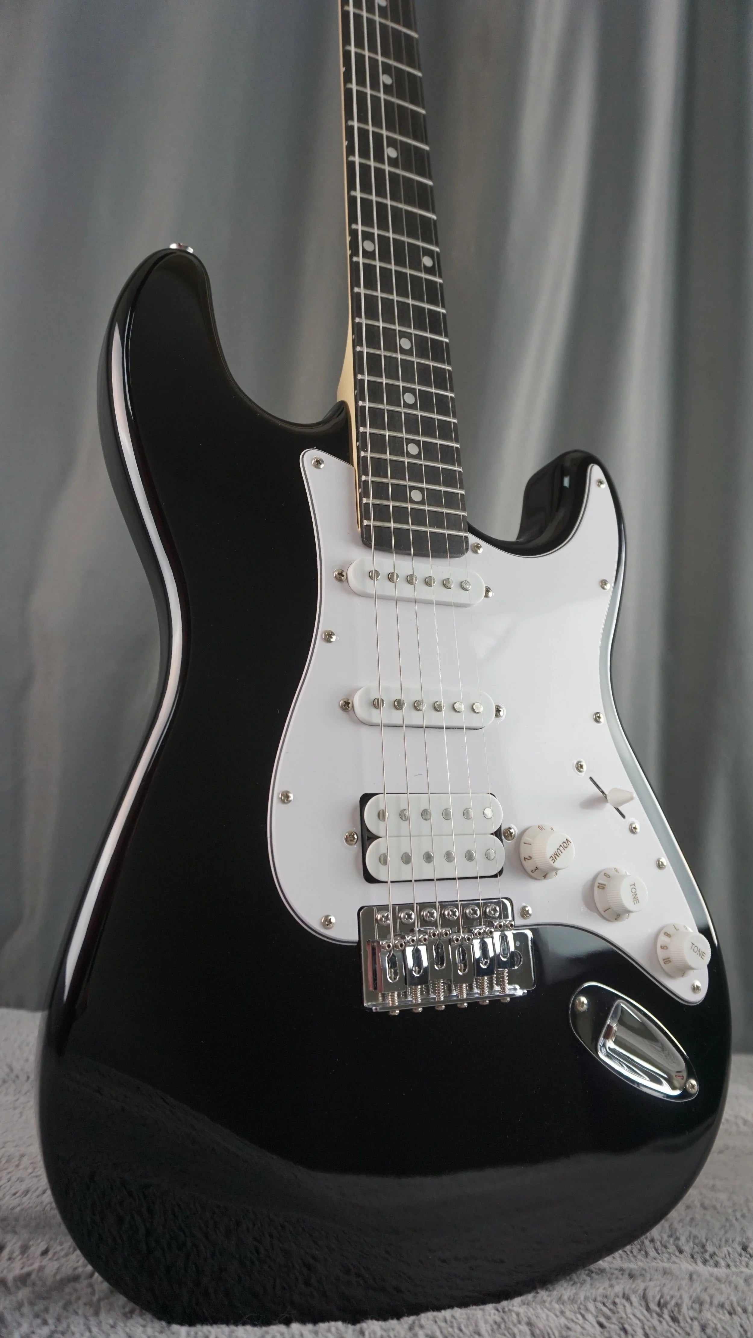 Donner Standard Series HSS Strat-Style Electric Guitar – Black – Gig Bag