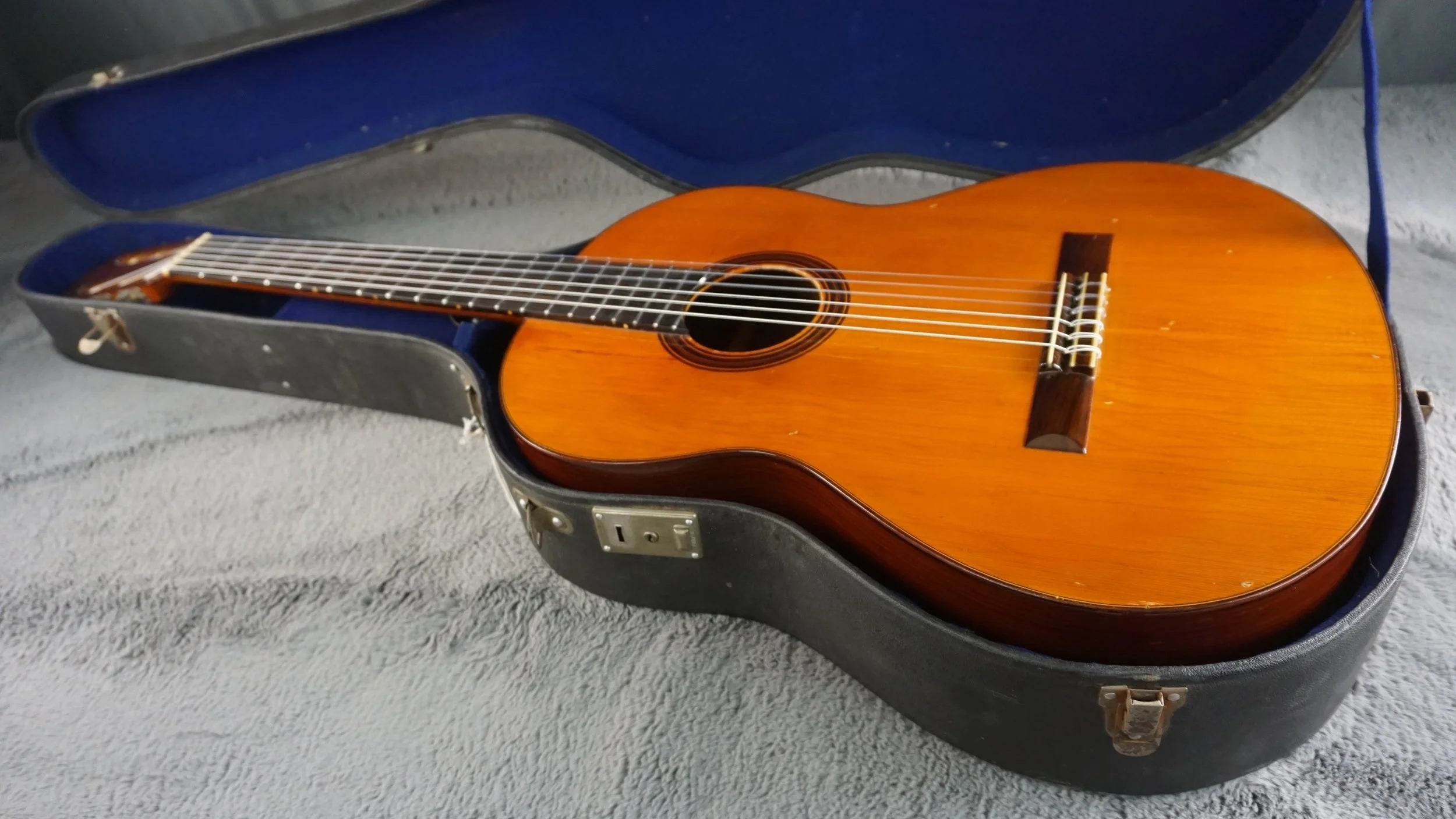 Teruaki Nakade No. 20 Classical Guitar 1964 Tokyo Handmade w/ Hard Case – Refret, Crack Repair, Setup