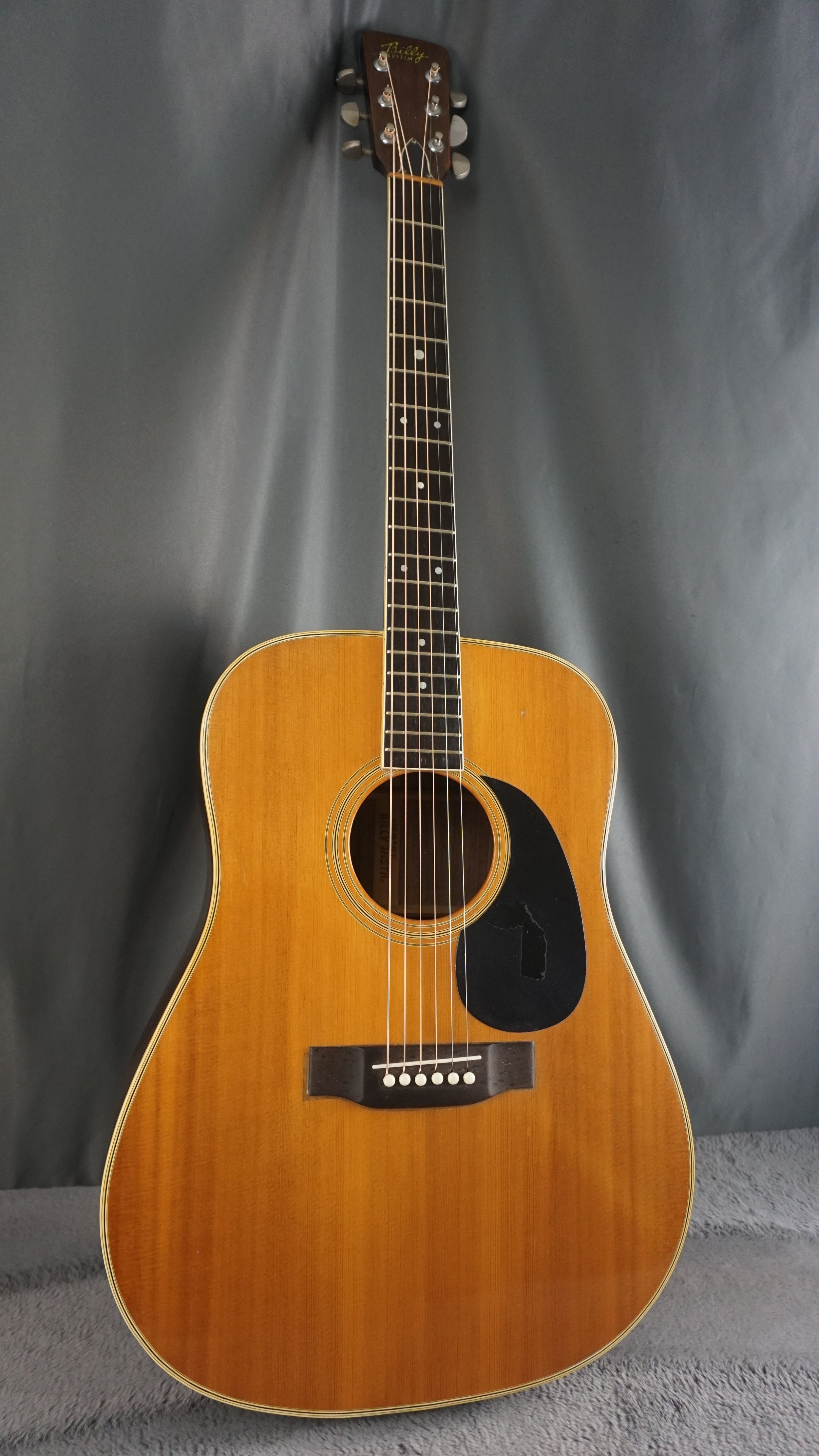 Billy Custom Japan Acoustic Guitar w/ Hard Case