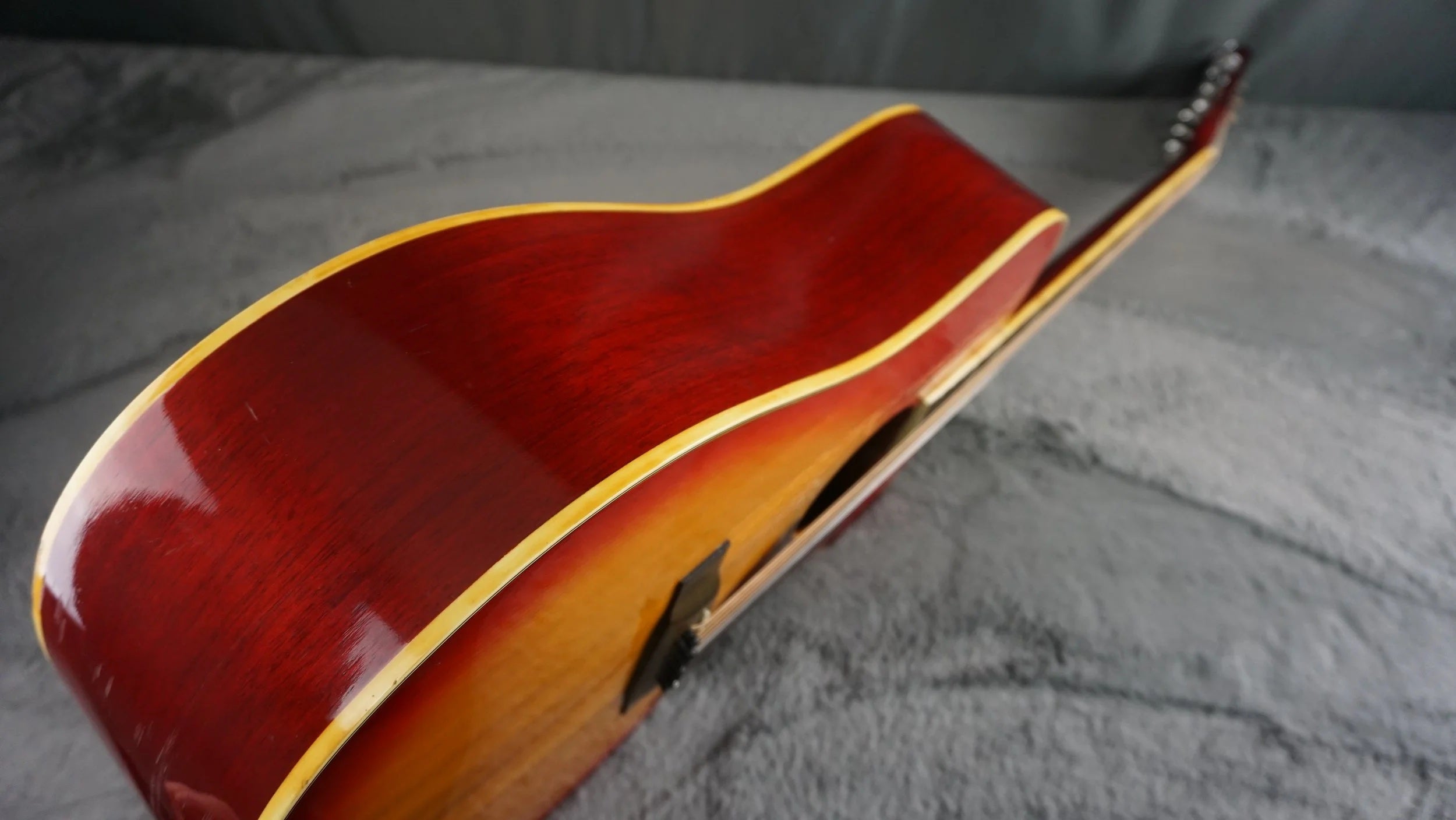 Kiso Suzuki W-65H Japan Dove Style Sunburst Acoustic w/ Hard Case