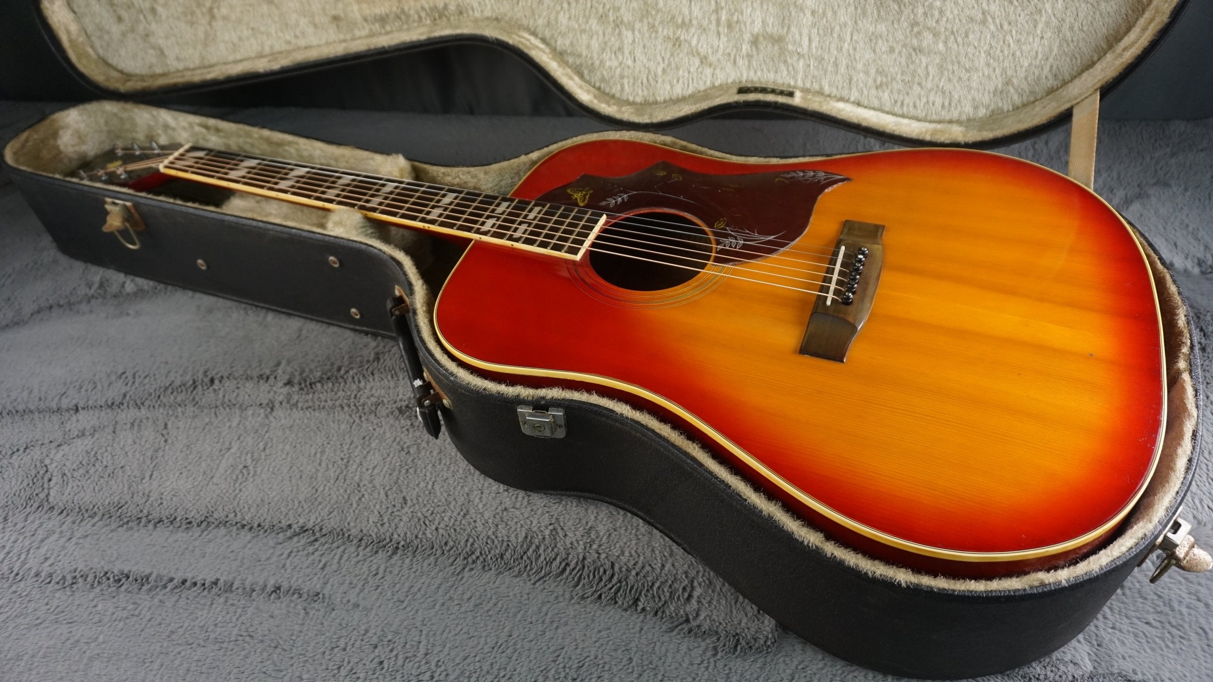 Kiso Suzuki W-65H Japan Dove Style Sunburst Acoustic w/ Hard Case