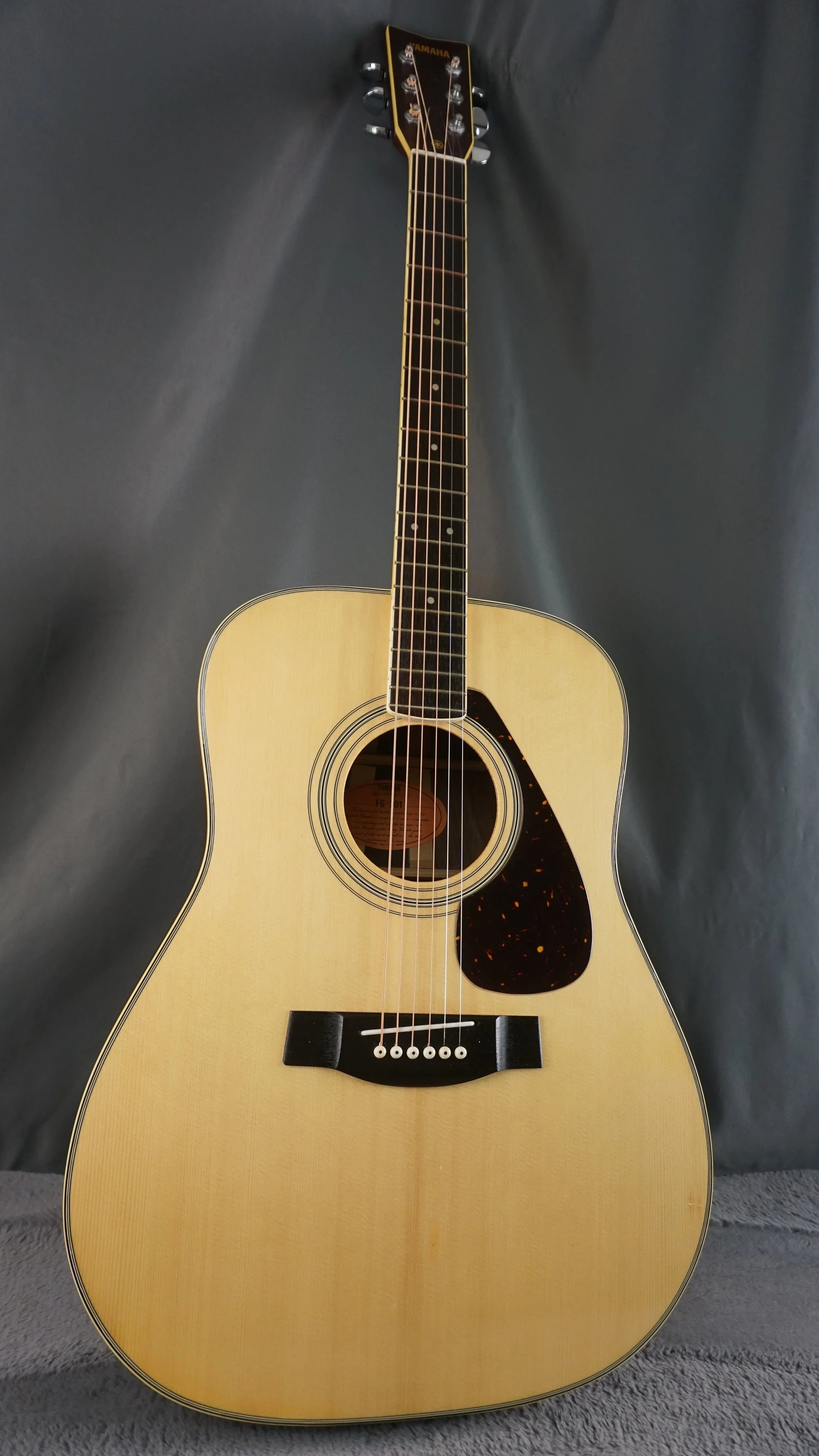 Yamaha FG-301 Japan Acoustic w/ Hard Case